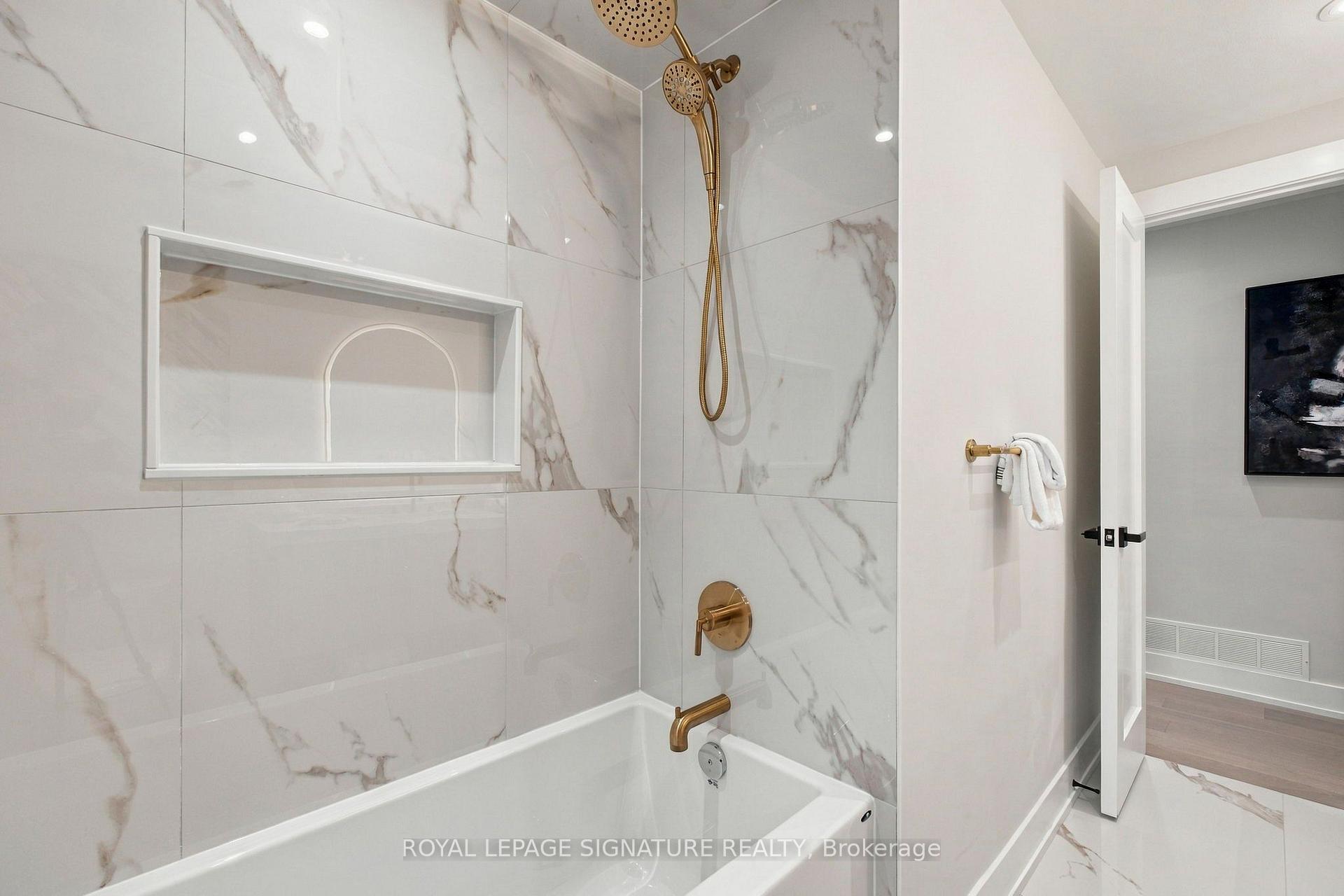 Photo 14 of 11 Brook Tree Crescent, Etobicoke, Willowridge-Martingrove-Richview — HOMEH