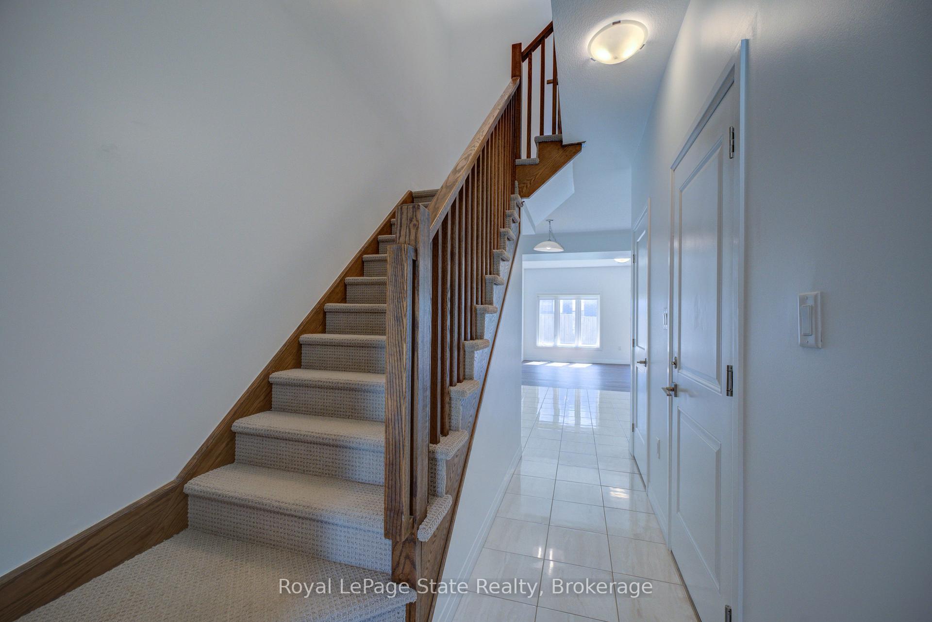 Photo 3 of Unit 23, 30 Times Square Boulevard, Hamilton, Stoney Creek Mountain — HOMEH