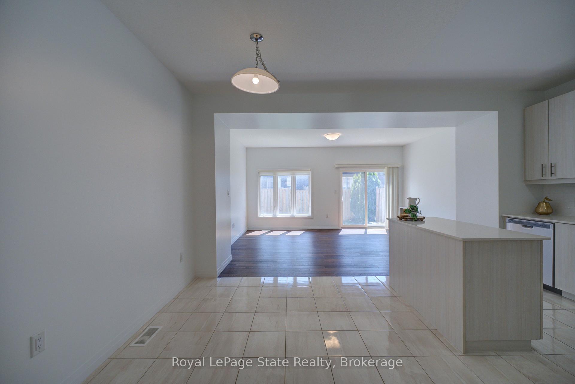Photo 8 of Unit 23, 30 Times Square Boulevard, Hamilton, Stoney Creek Mountain — HOMEH