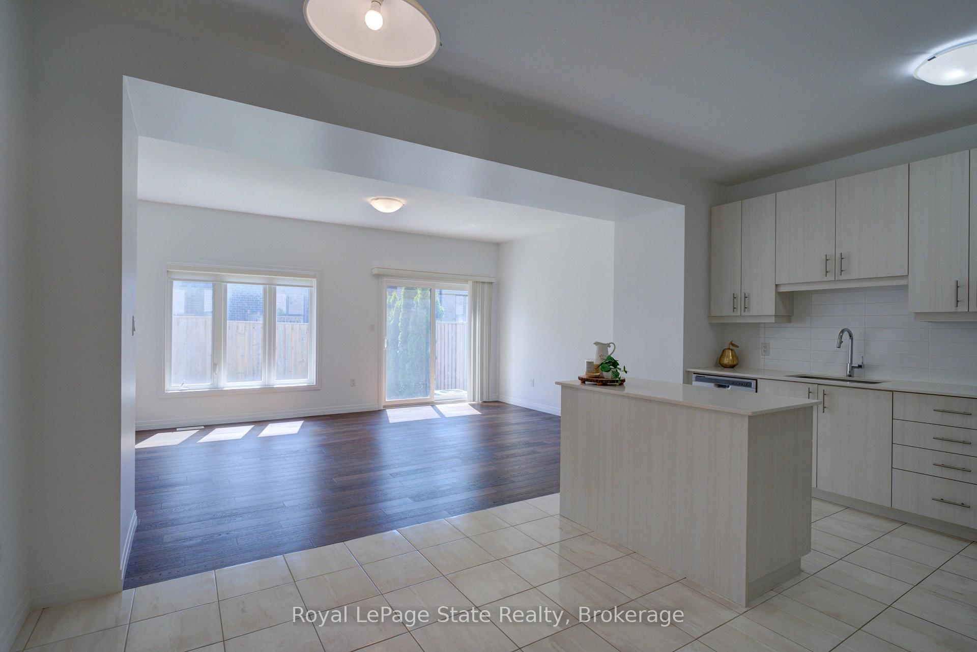 Photo 9 of Unit 23, 30 Times Square Boulevard, Hamilton, Stoney Creek Mountain — HOMEH