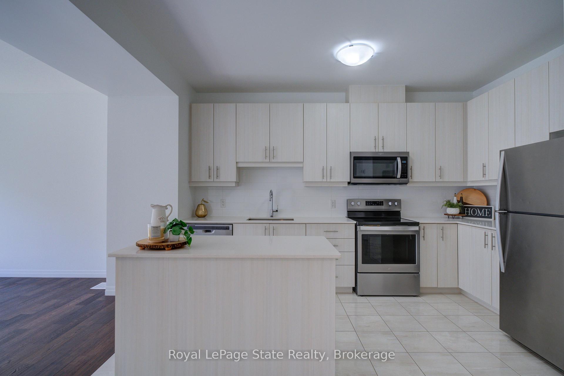 Photo 10 of Unit 23, 30 Times Square Boulevard, Hamilton, Stoney Creek Mountain — HOMEH
