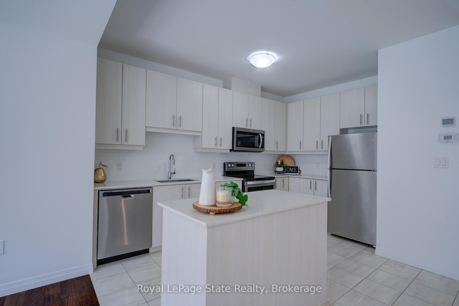 Photo 11 of Unit 23, 30 Times Square Boulevard, Hamilton, Stoney Creek Mountain — HOMEH