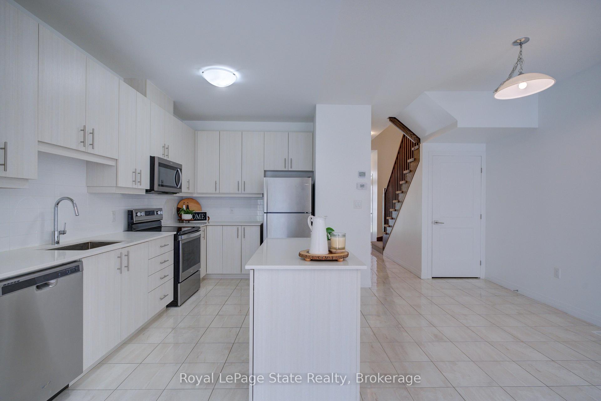 Photo 12 of Unit 23, 30 Times Square Boulevard, Hamilton, Stoney Creek Mountain — HOMEH