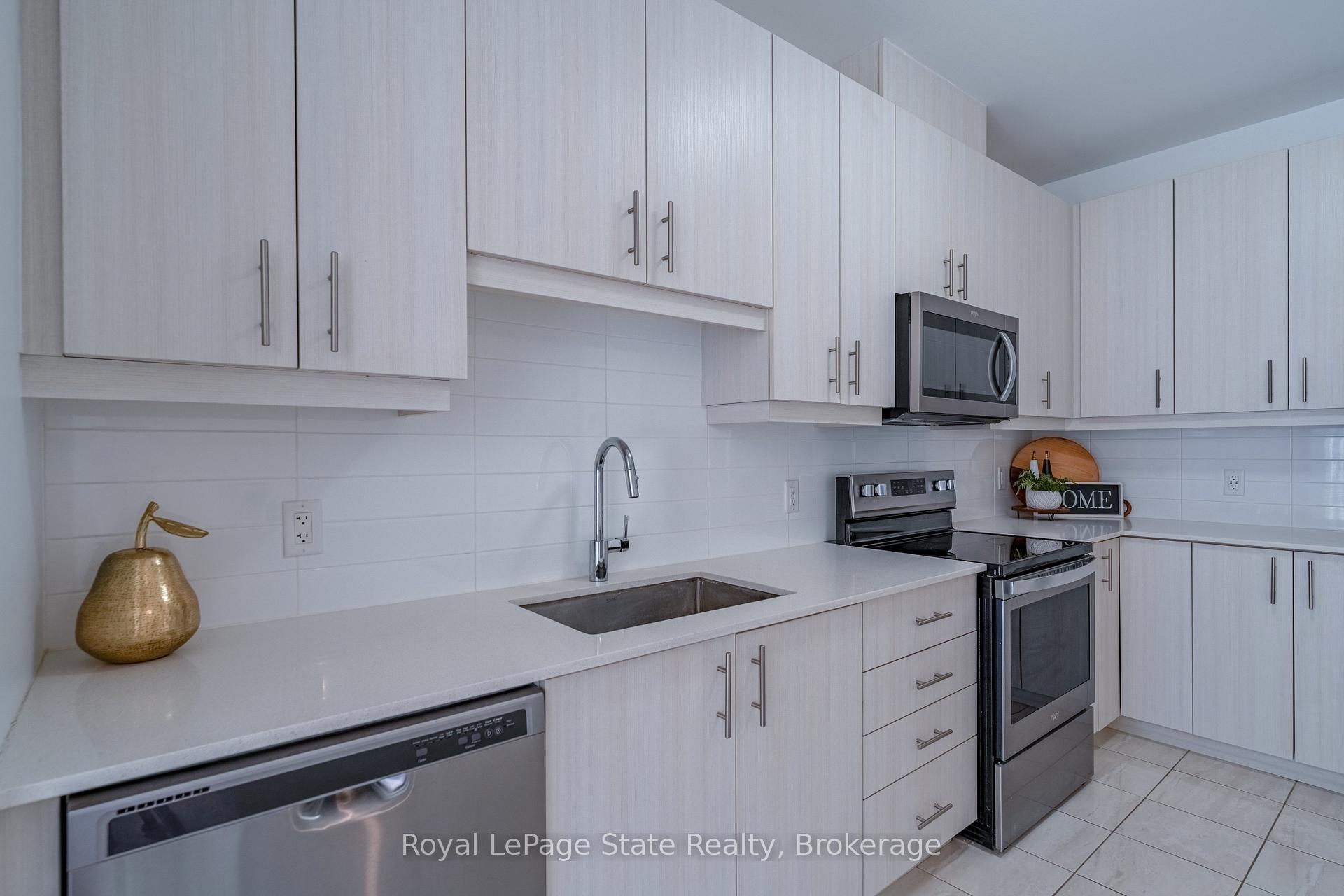 Photo 14 of Unit 23, 30 Times Square Boulevard, Hamilton, Stoney Creek Mountain — HOMEH