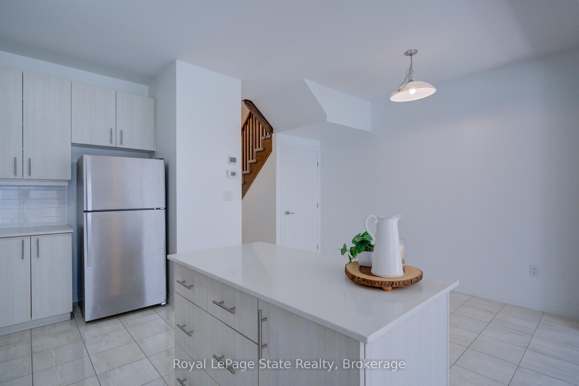 Photo 15 of Unit 23, 30 Times Square Boulevard, Hamilton, Stoney Creek Mountain — HOMEH