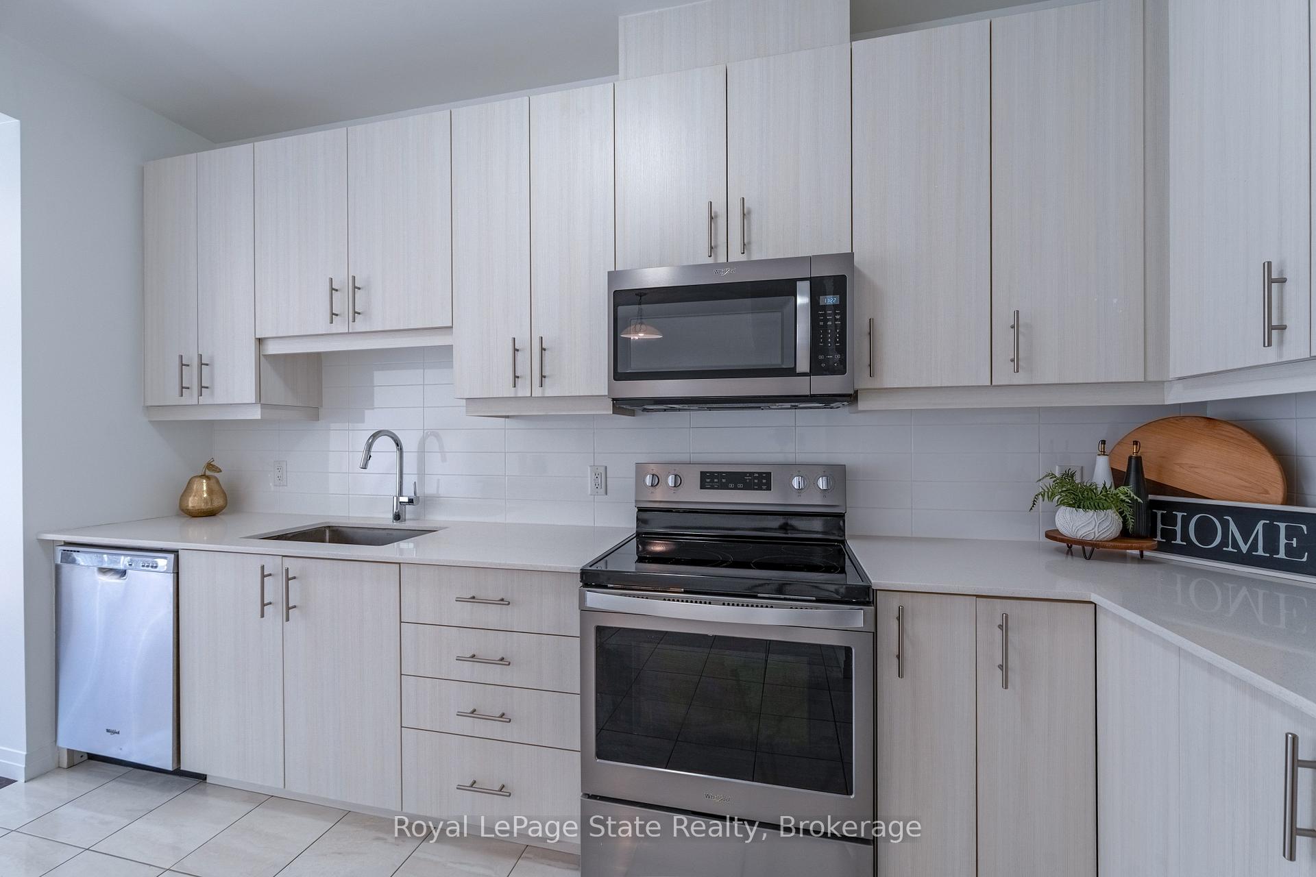 Photo 16 of Unit 23, 30 Times Square Boulevard, Hamilton, Stoney Creek Mountain — HOMEH