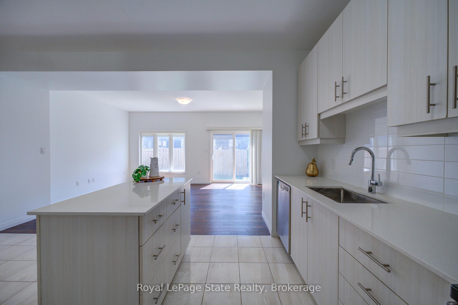 Photo 17 of Unit 23, 30 Times Square Boulevard, Hamilton, Stoney Creek Mountain — HOMEH