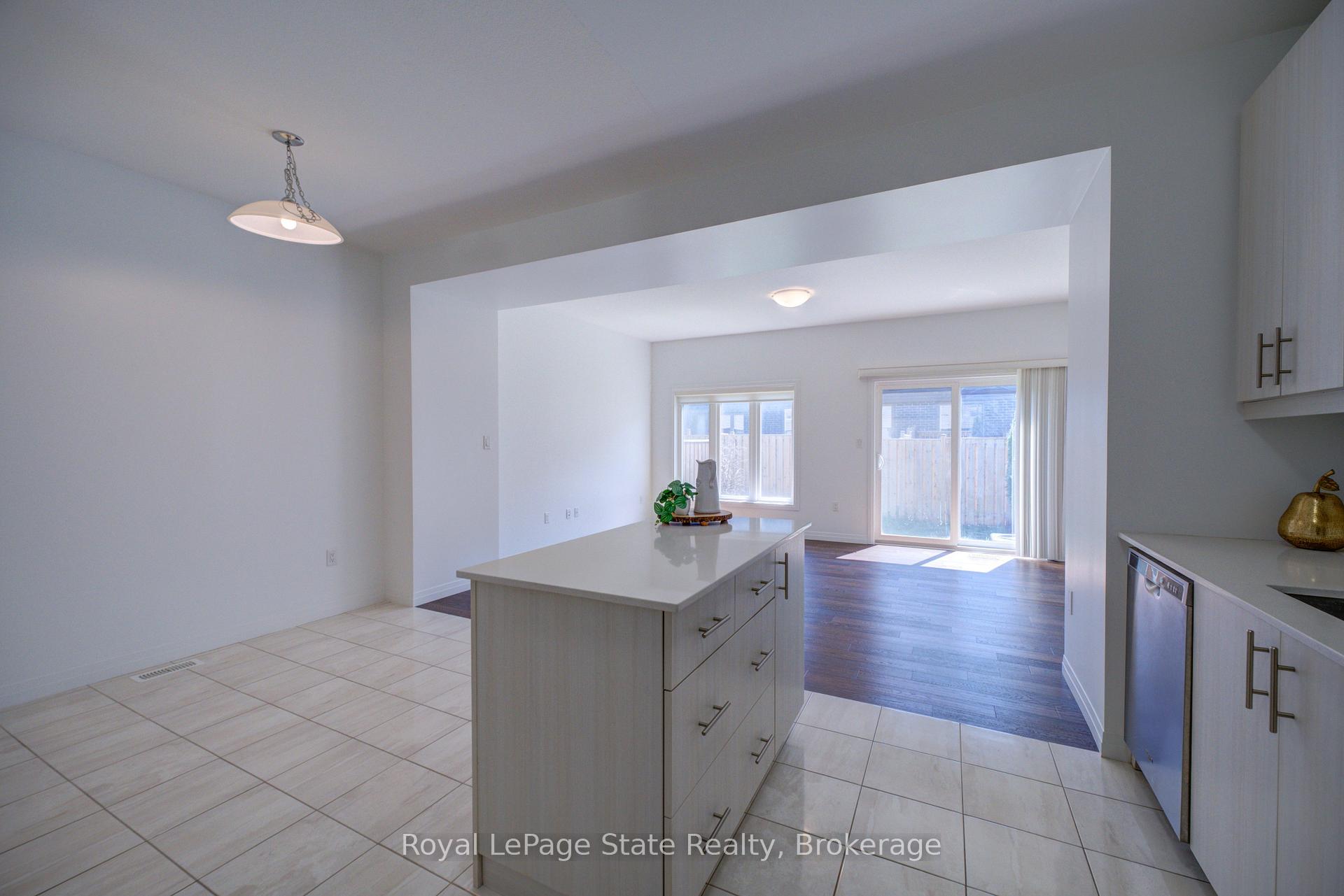 Photo 18 of Unit 23, 30 Times Square Boulevard, Hamilton, Stoney Creek Mountain — HOMEH