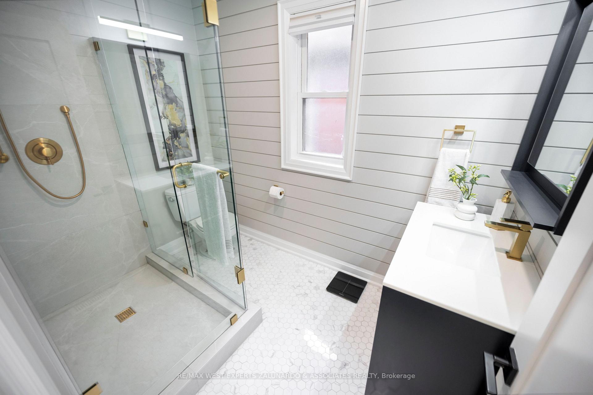 Photo 17 of 56 Roxaline Street, Etobicoke, Humber Heights — HOMEH