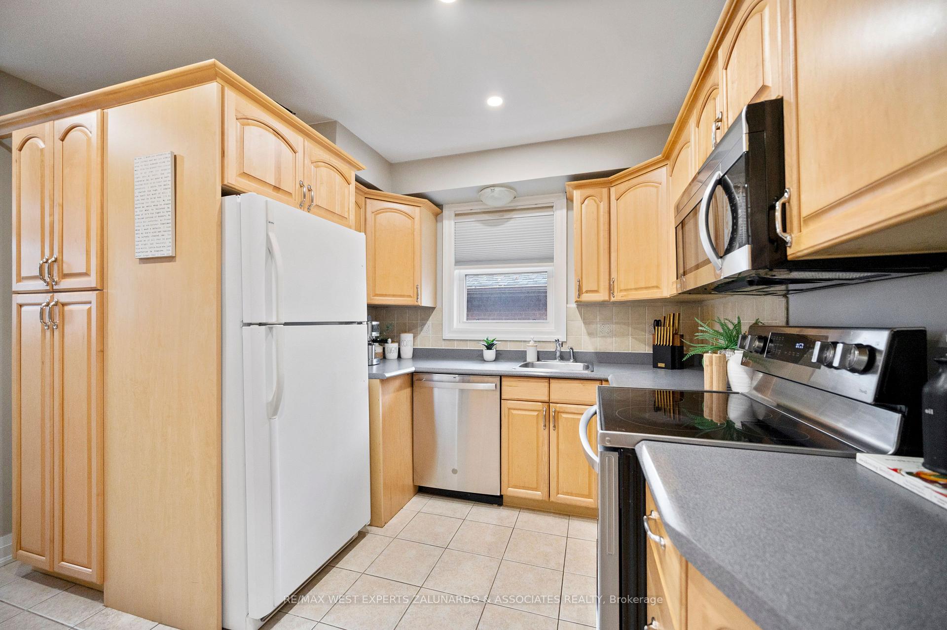 Photo 20 of 56 Roxaline Street, Etobicoke, Humber Heights — HOMEH