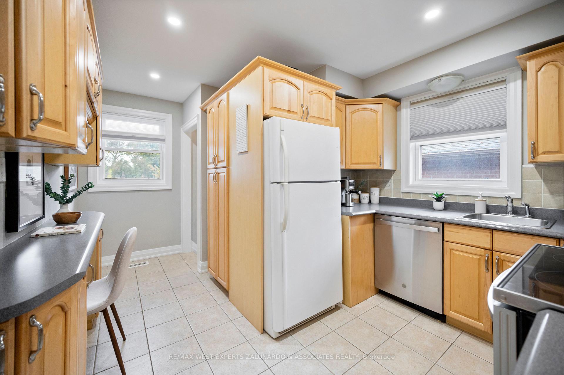 Photo 23 of 56 Roxaline Street, Etobicoke, Humber Heights — HOMEH