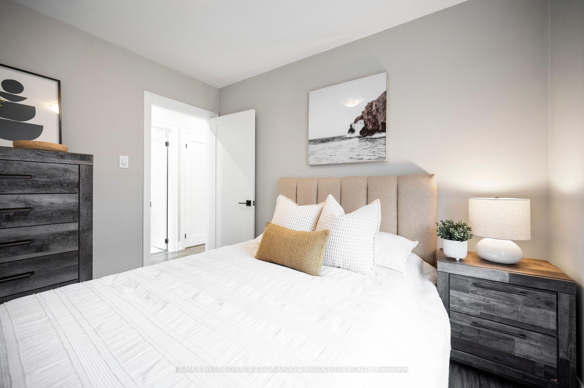 Photo 33 of 56 Roxaline Street, Etobicoke, Humber Heights — HOMEH