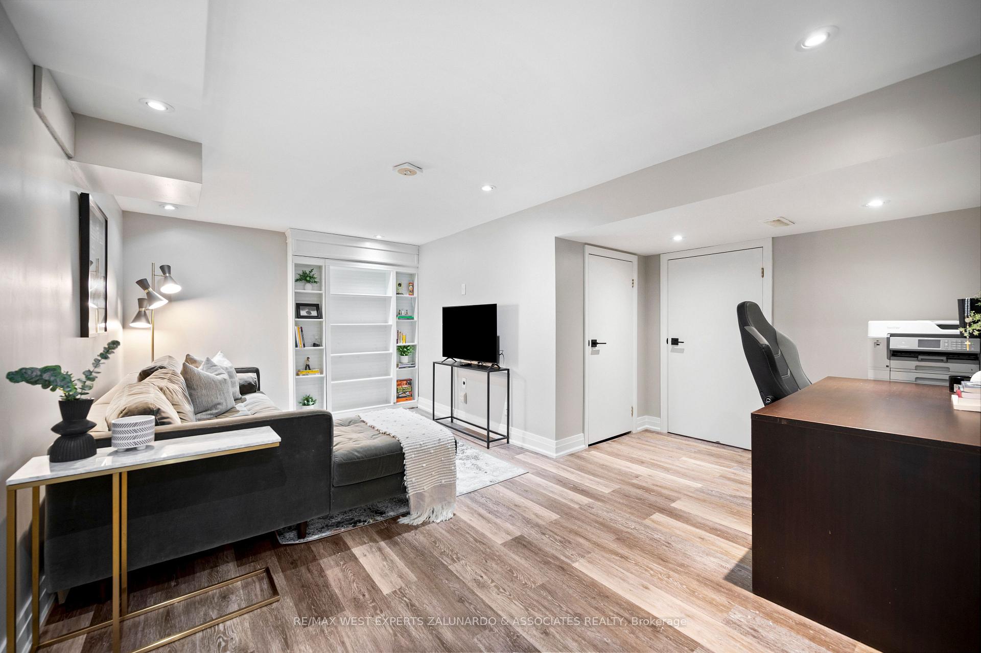 Photo 35 of 56 Roxaline Street, Etobicoke, Humber Heights — HOMEH