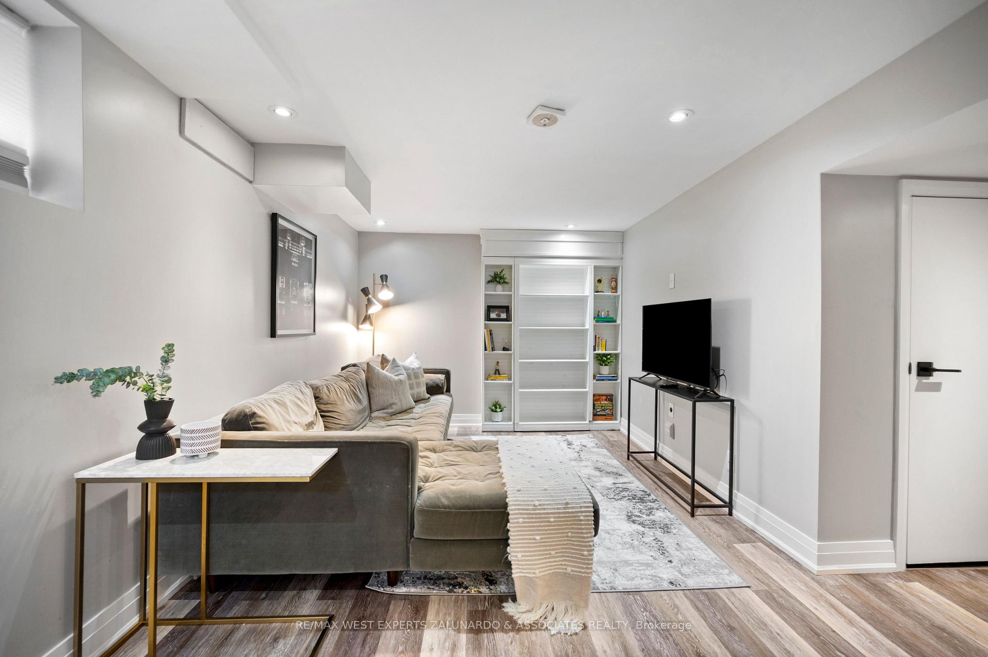 Photo 36 of 56 Roxaline Street, Etobicoke, Humber Heights — HOMEH