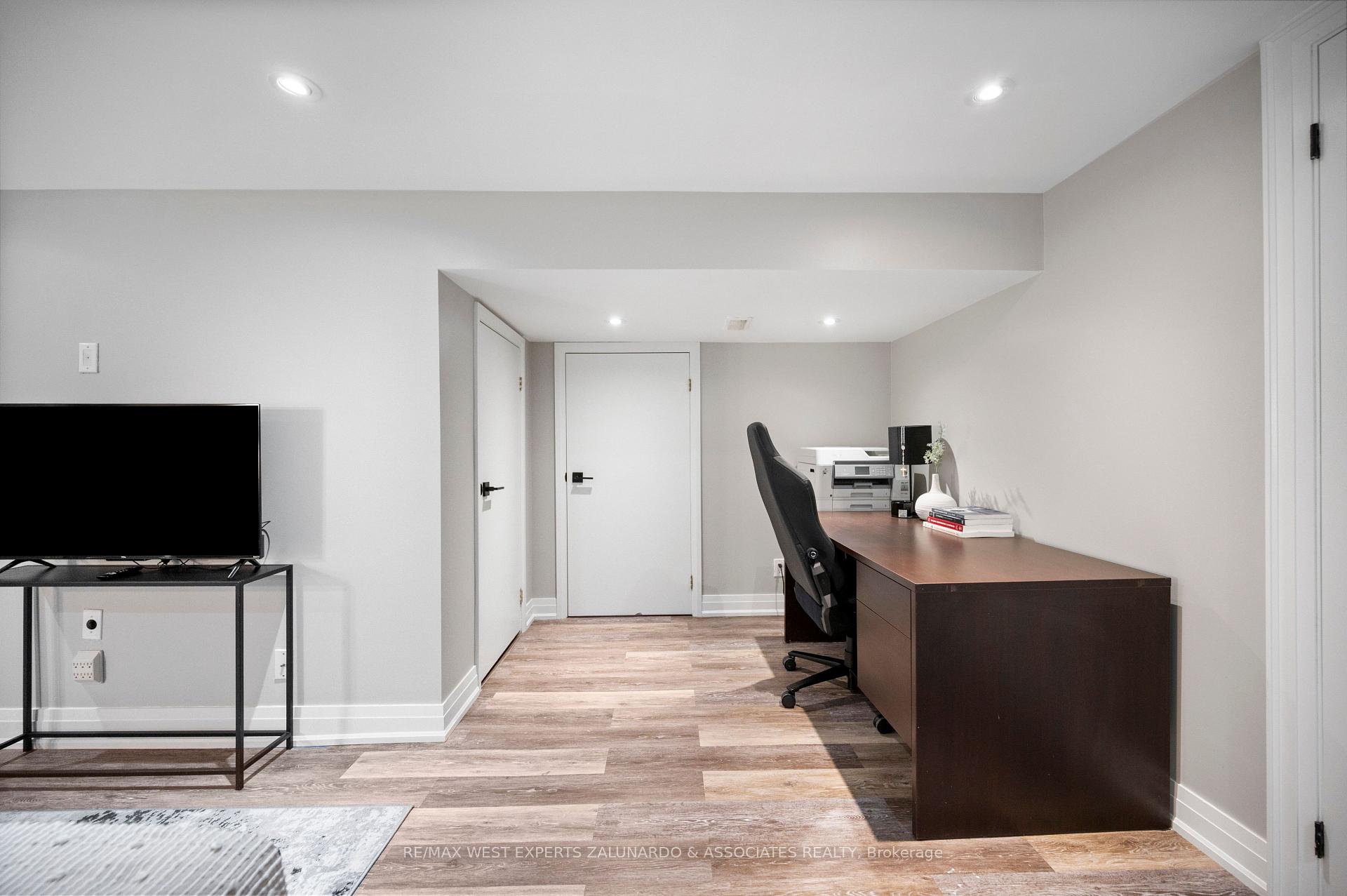 Photo 39 of 56 Roxaline Street, Etobicoke, Humber Heights — HOMEH