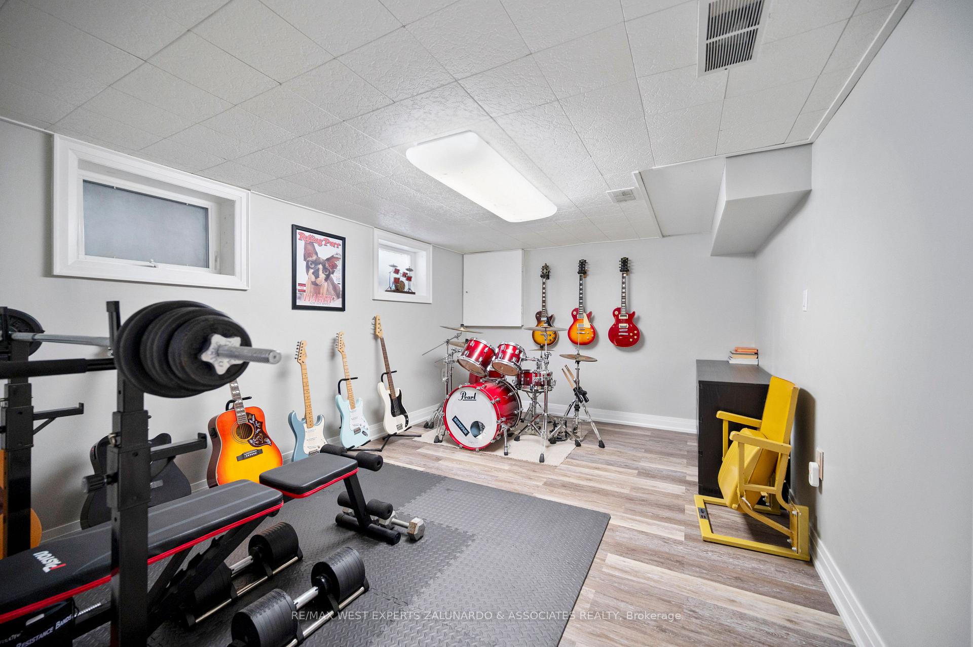 Photo 42 of 56 Roxaline Street, Etobicoke, Humber Heights — HOMEH