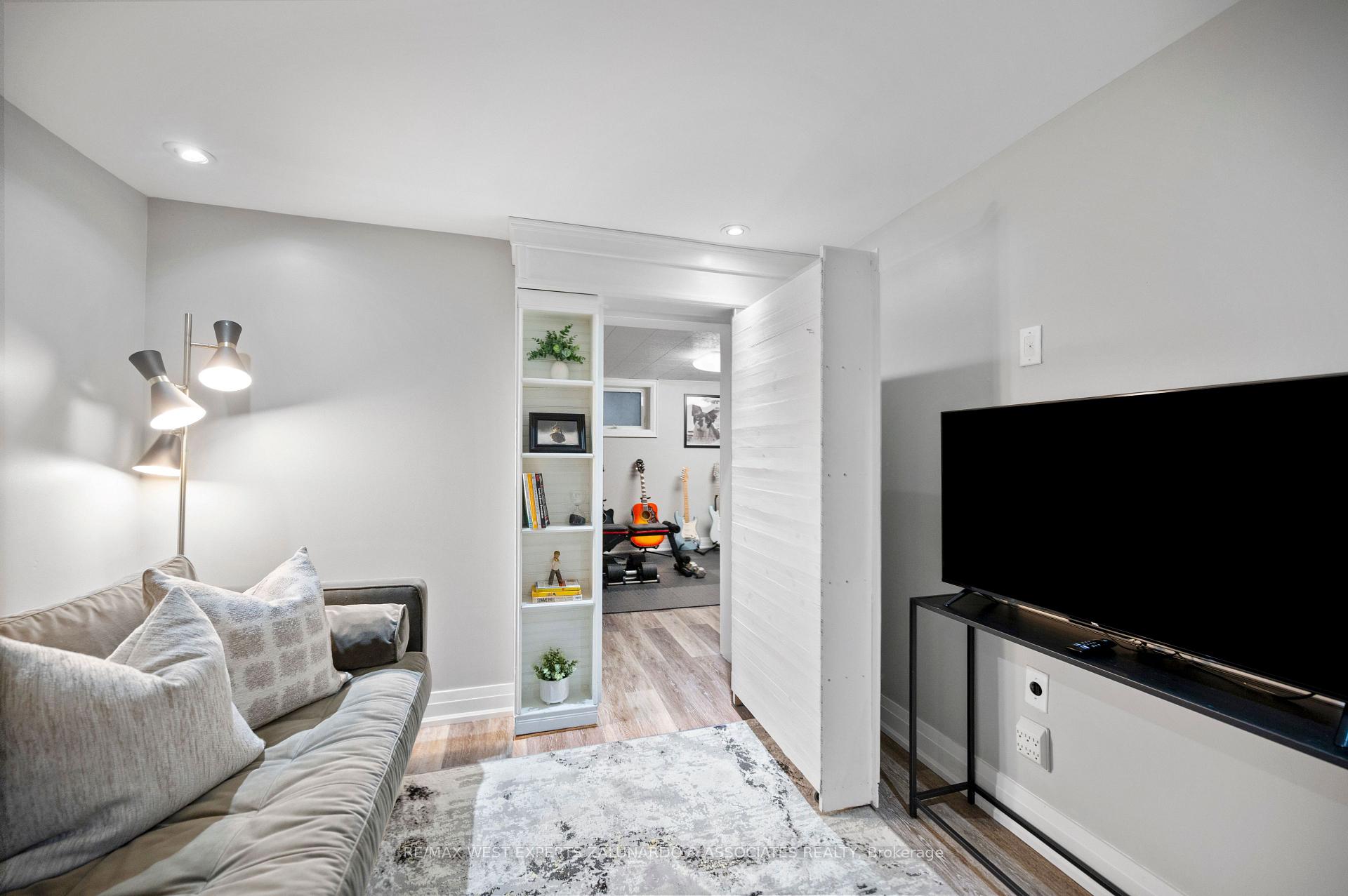 Photo 41 of 56 Roxaline Street, Etobicoke, Humber Heights — HOMEH