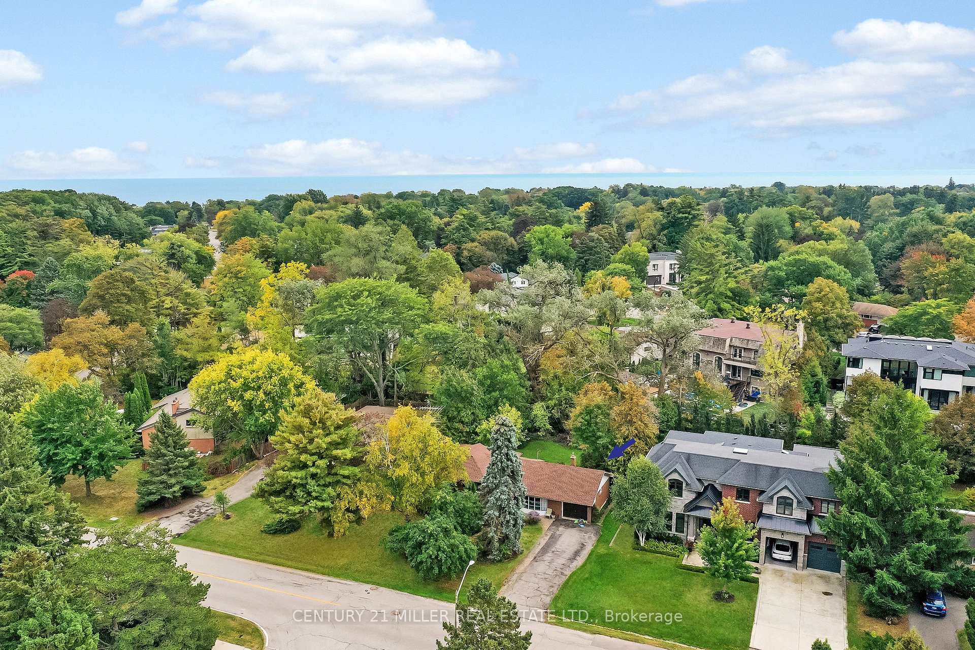 Photo 2 of 1342 Sedgewick Crescent, Oakville, Southwest — HOMEH