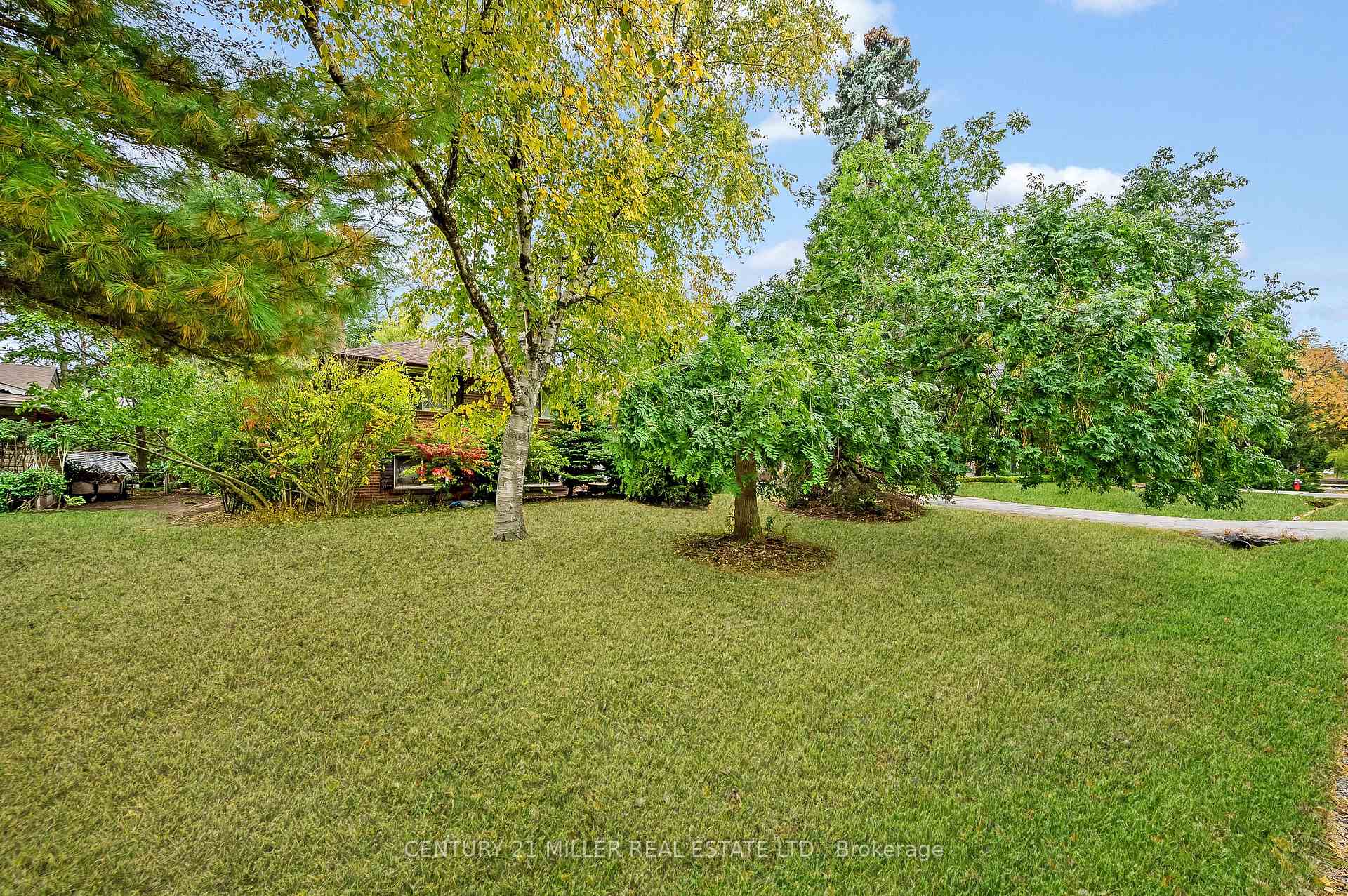 Photo 5 of 1342 Sedgewick Crescent, Oakville, Southwest — HOMEH