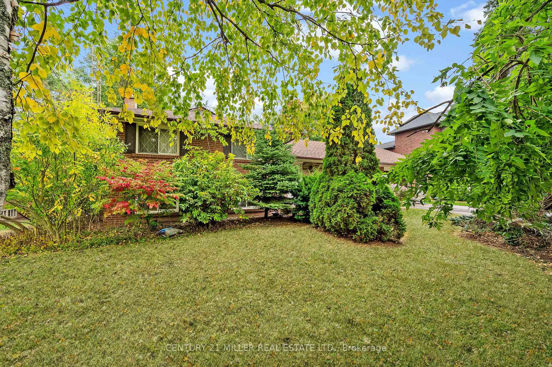 Photo 6 of 1342 Sedgewick Crescent, Oakville, Southwest — HOMEH