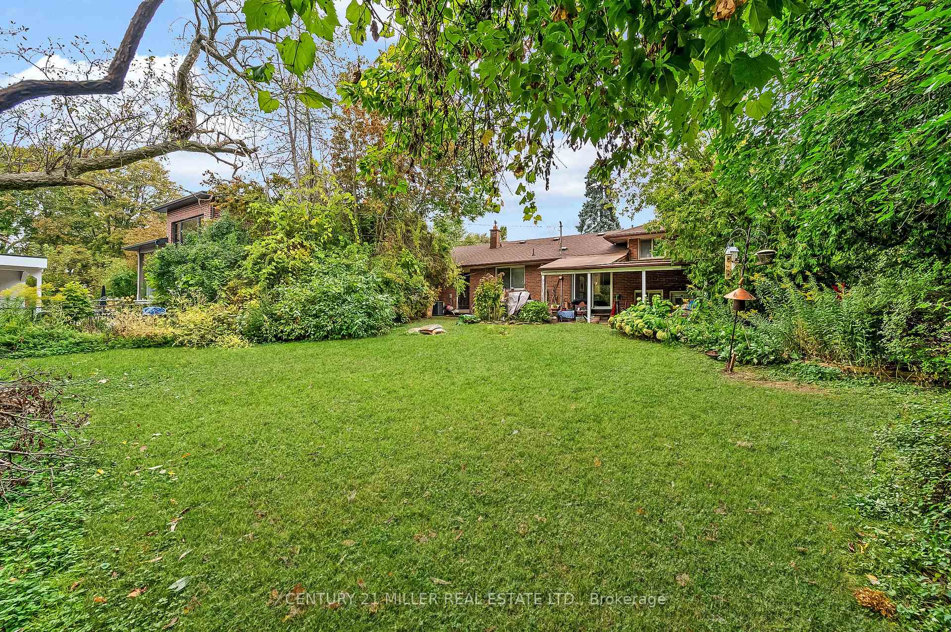 Photo 10 of 1342 Sedgewick Crescent, Oakville, Southwest — HOMEH