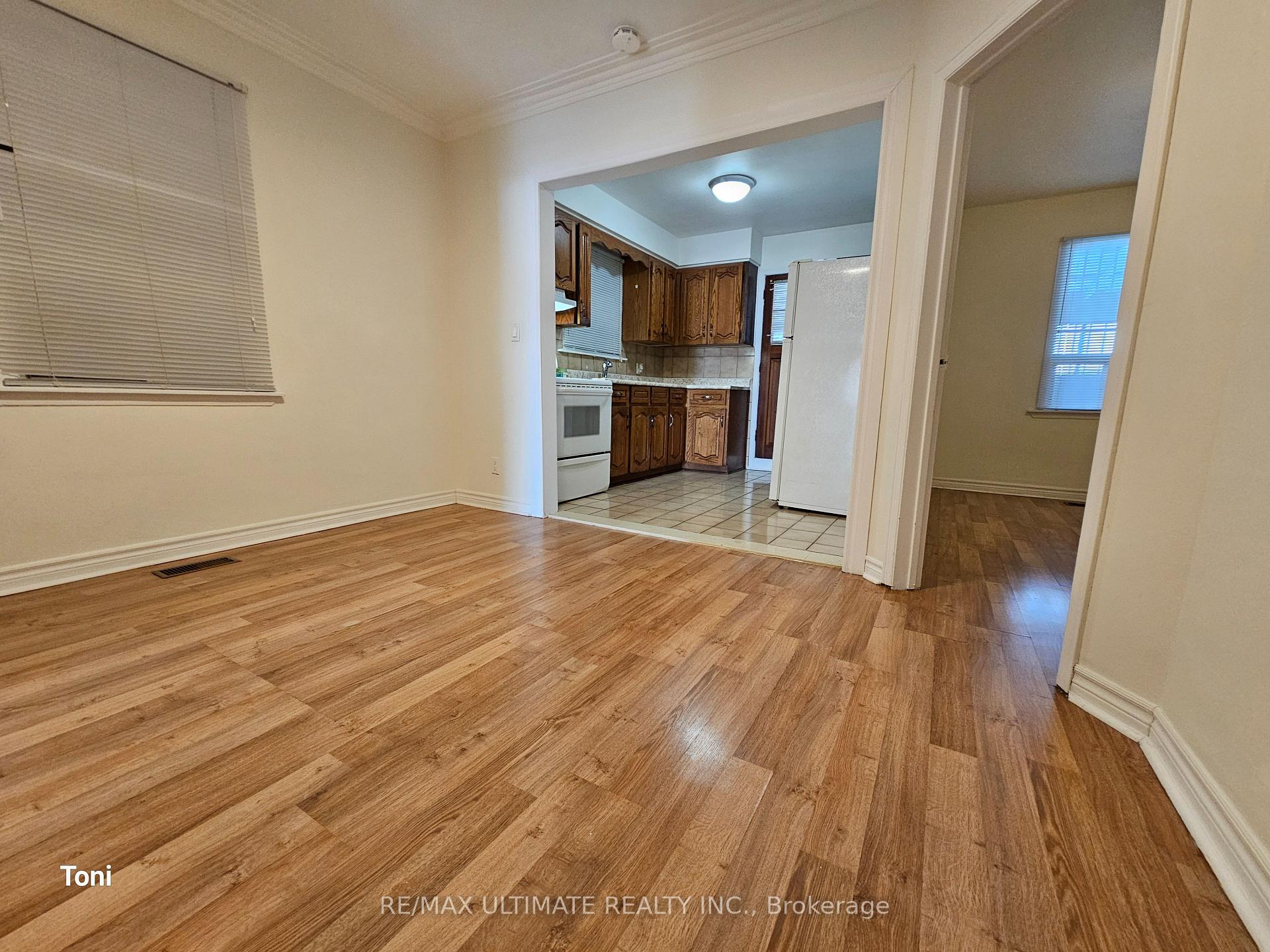 Photo 2 of Unit 2nd floor, 568 Rogers Road, Toronto, Keelesdale-Eglinton West — HOMEH