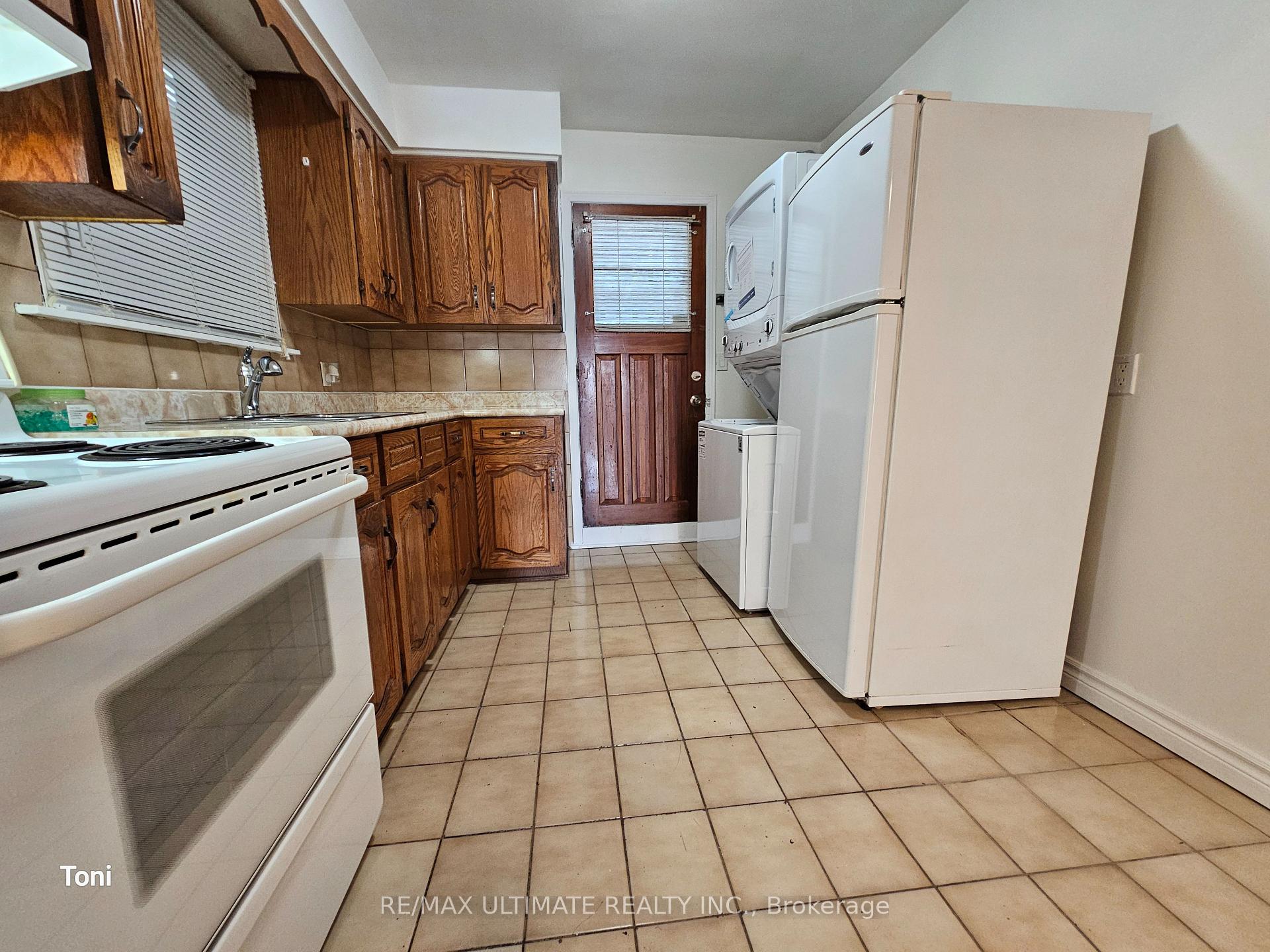 Photo 4 of Unit 2nd floor, 568 Rogers Road, Toronto, Keelesdale-Eglinton West — HOMEH