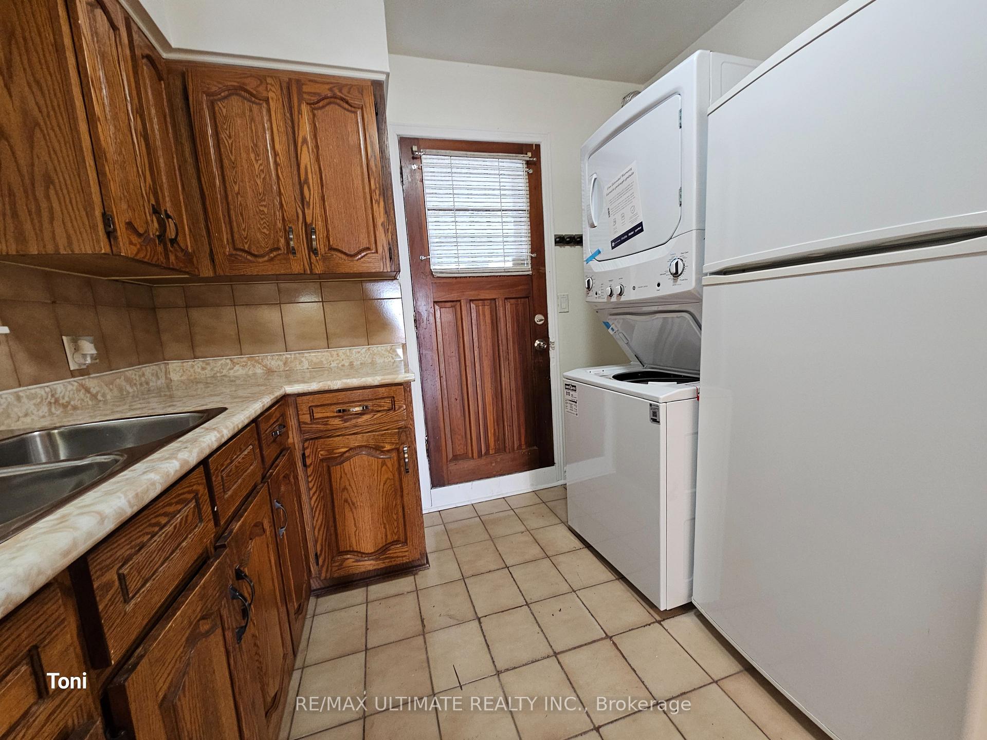 Photo 5 of Unit 2nd floor, 568 Rogers Road, Toronto, Keelesdale-Eglinton West — HOMEH