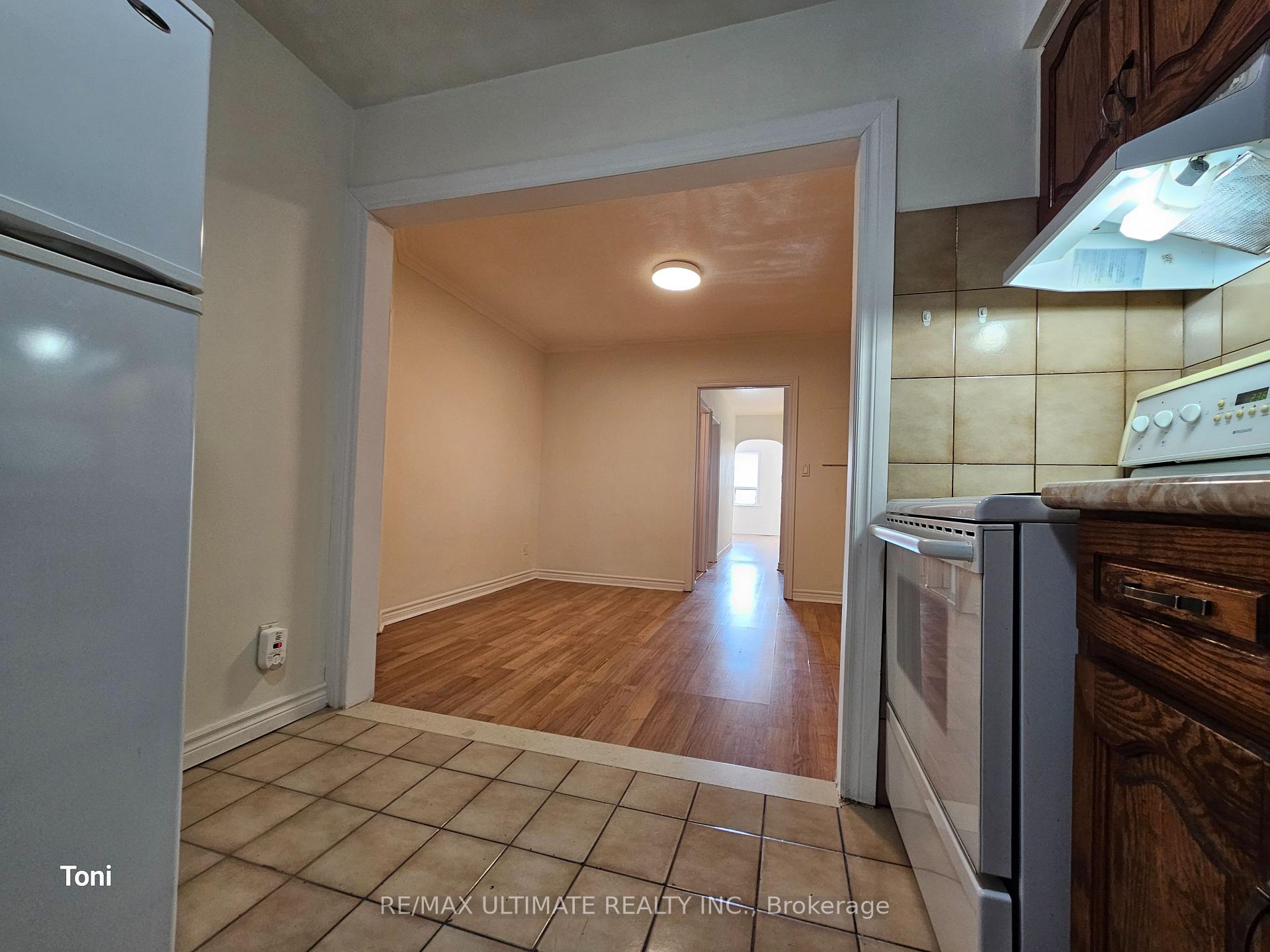 Photo 7 of Unit 2nd floor, 568 Rogers Road, Toronto, Keelesdale-Eglinton West — HOMEH