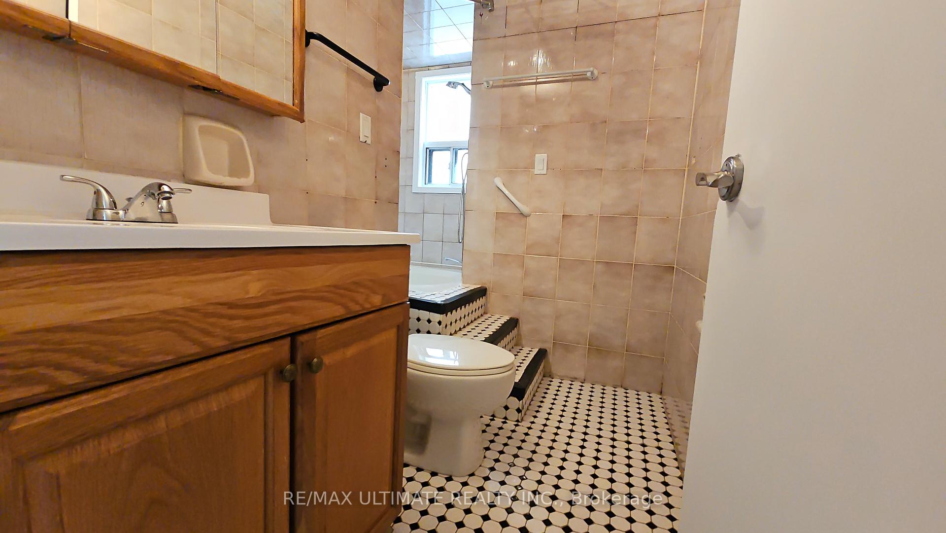 Photo 14 of Unit 2nd floor, 568 Rogers Road, Toronto, Keelesdale-Eglinton West — HOMEH