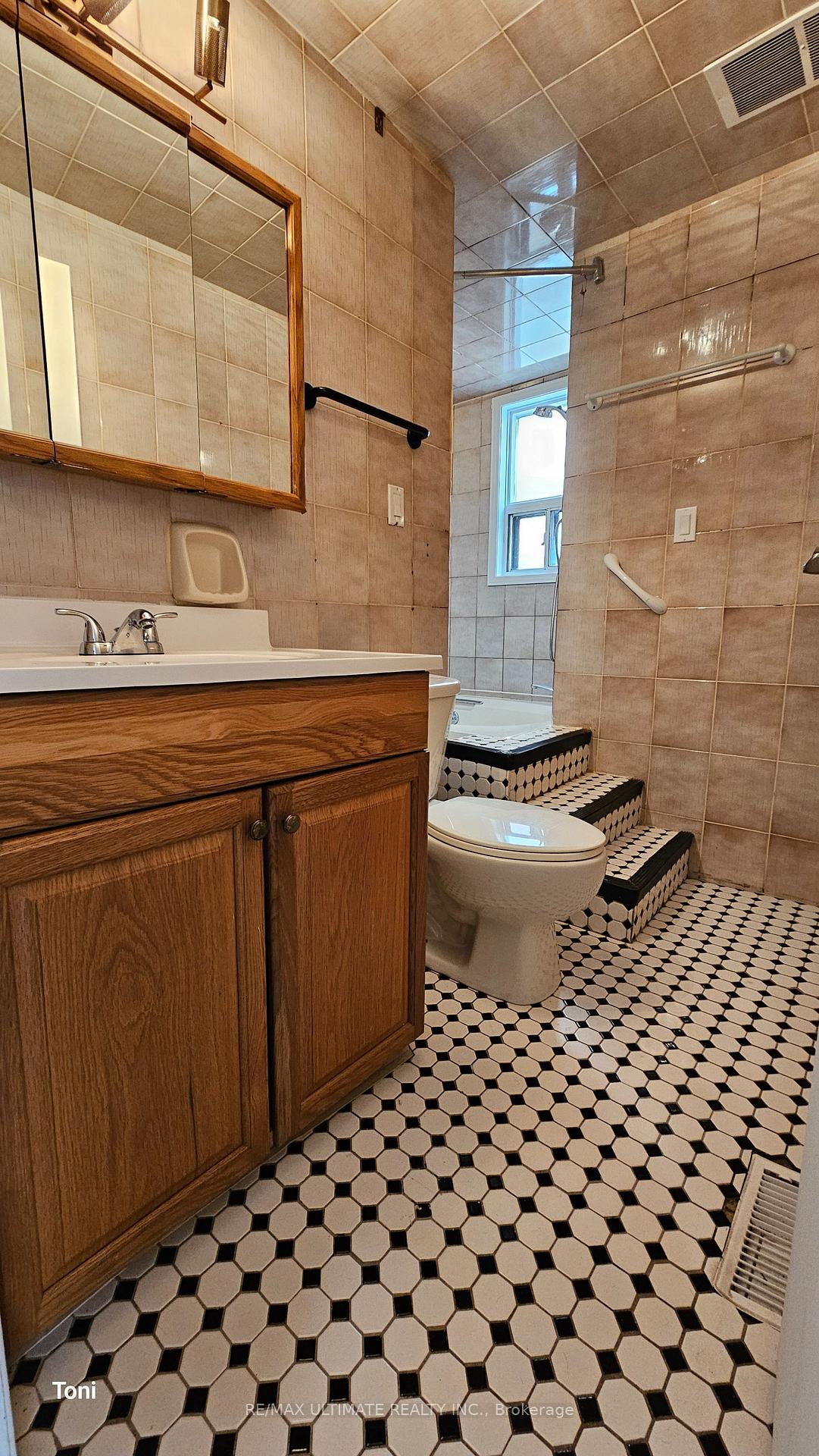 Photo 15 of Unit 2nd floor, 568 Rogers Road, Toronto, Keelesdale-Eglinton West — HOMEH