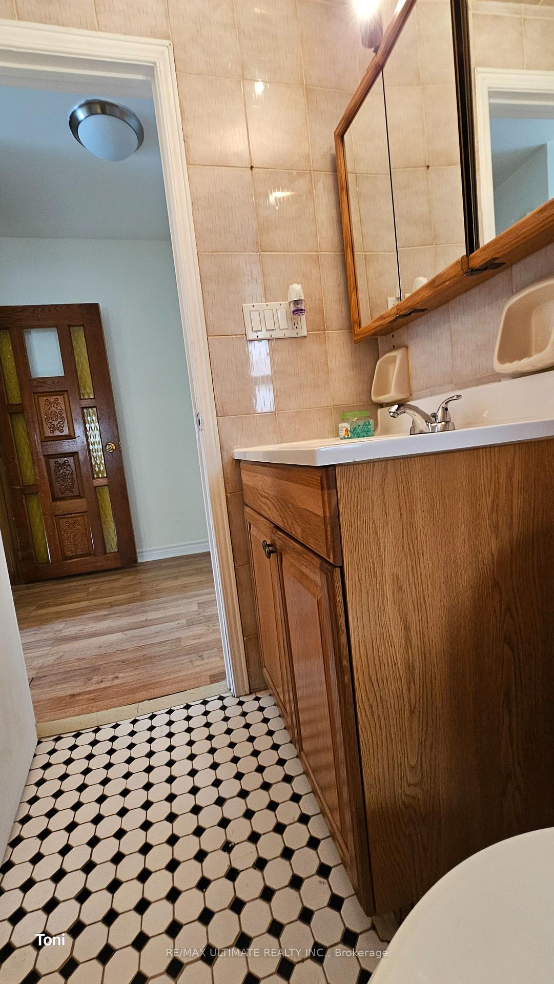 Photo 18 of Unit 2nd floor, 568 Rogers Road, Toronto, Keelesdale-Eglinton West — HOMEH