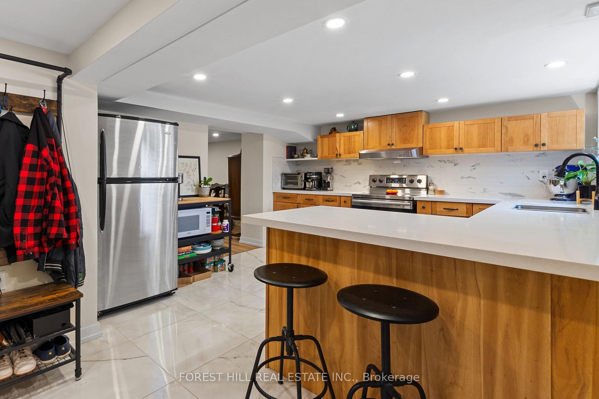 Photo 3 of Unit Lower, 53 Meadowbank Road, Etobicoke, Islington-City Centre West — HOMEH