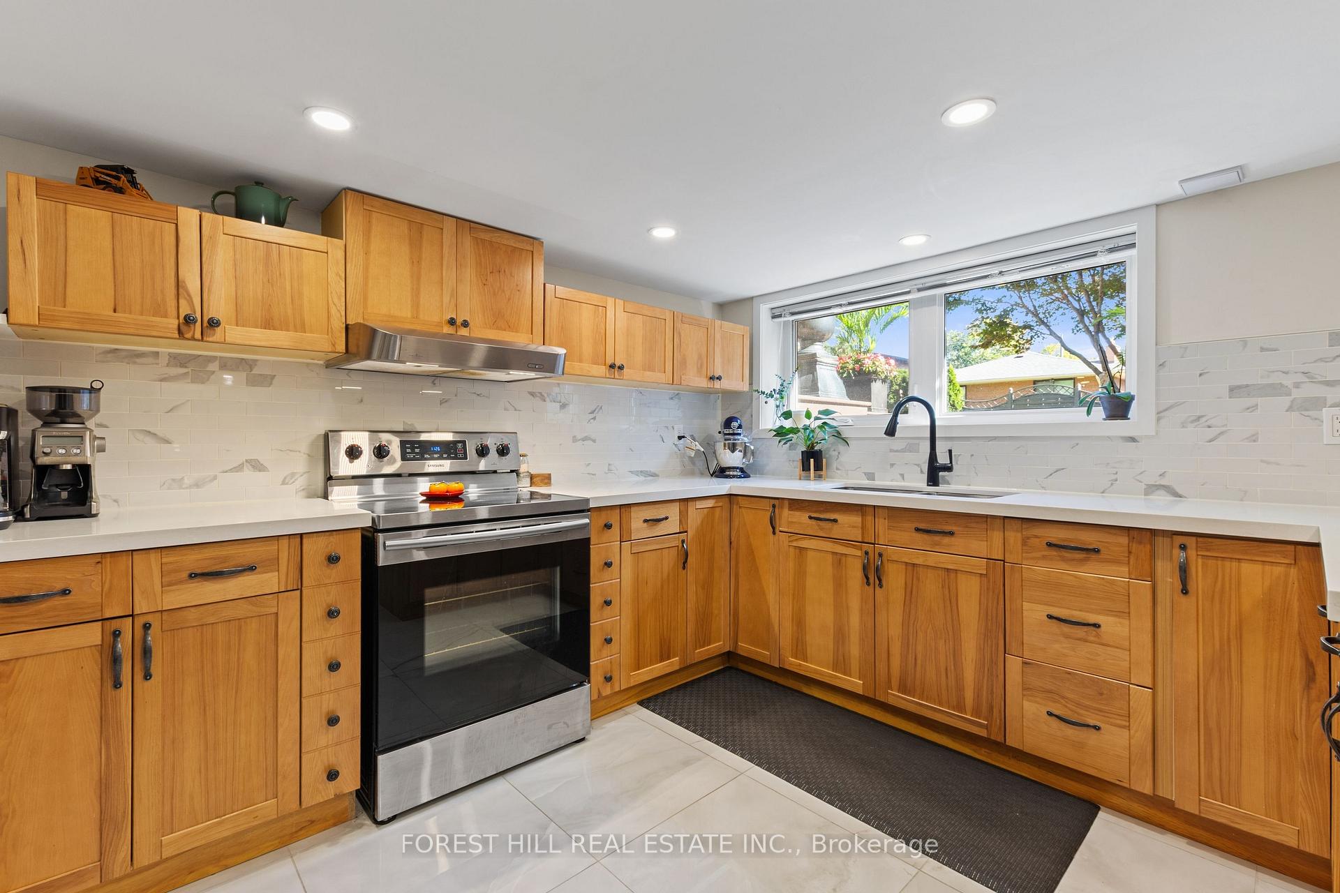 Photo 4 of Unit Lower, 53 Meadowbank Road, Etobicoke, Islington-City Centre West — HOMEH