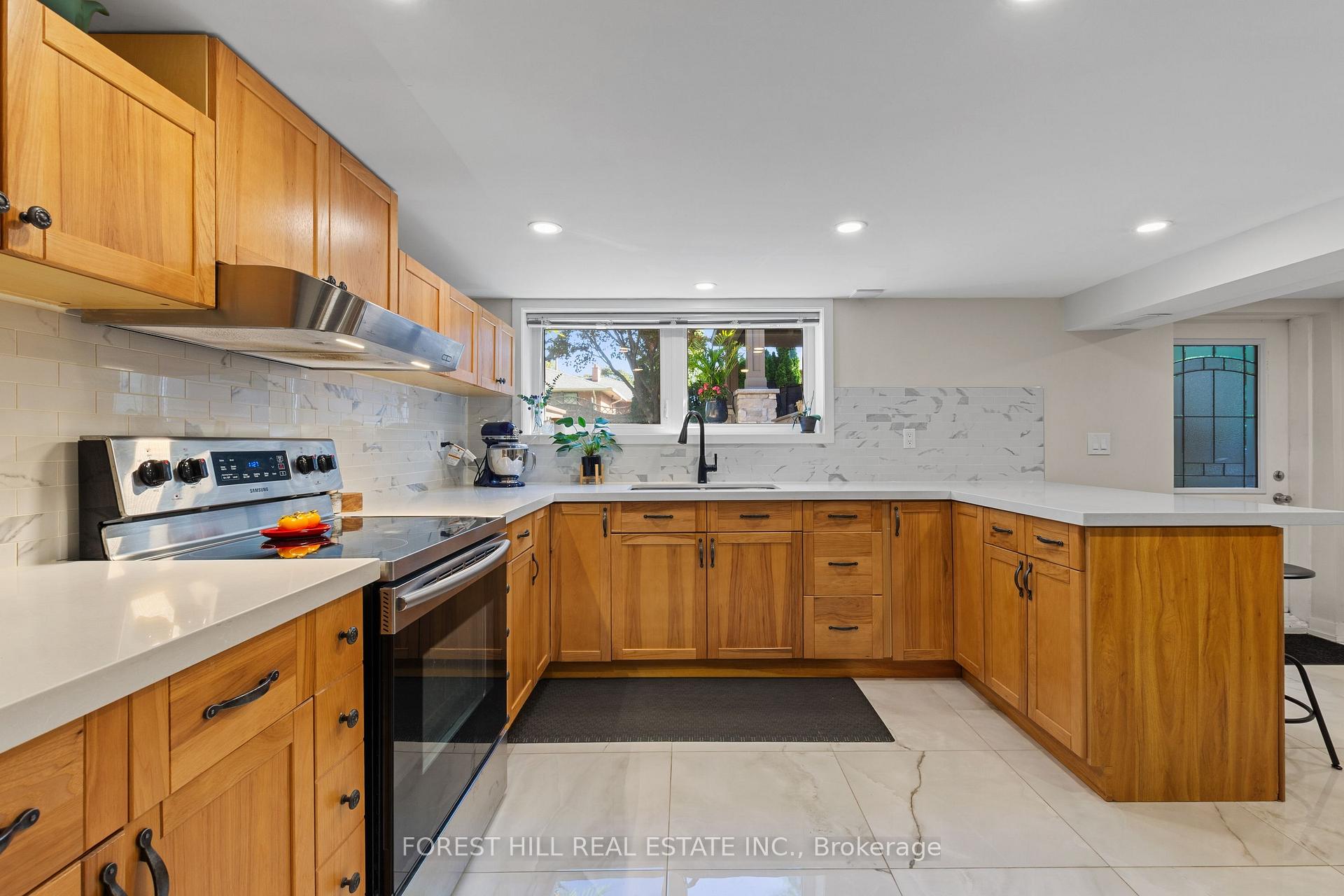 Photo 5 of Unit Lower, 53 Meadowbank Road, Etobicoke, Islington-City Centre West — HOMEH