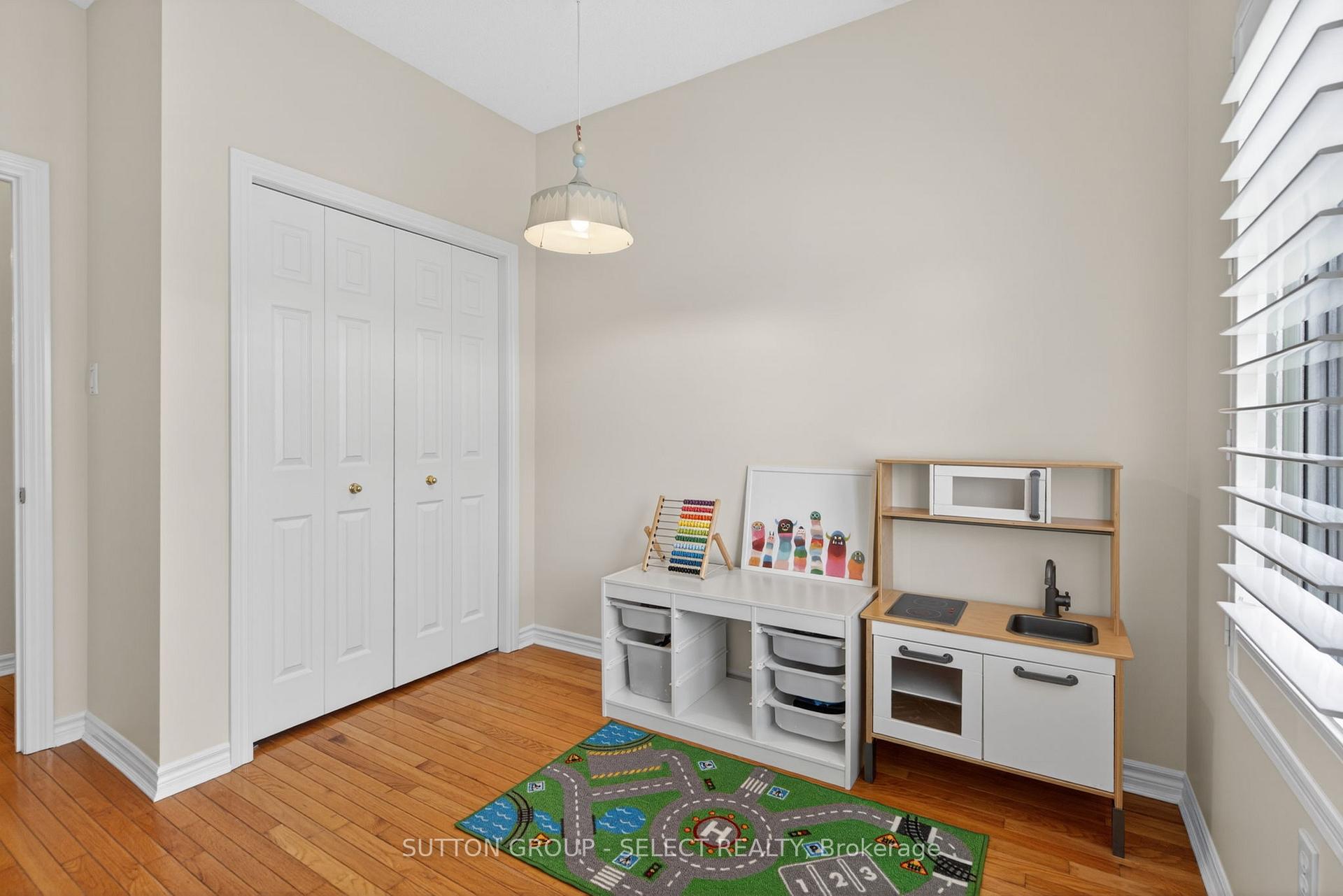 Photo 14 of Unit 5, 270 North Centre Road, London, North R — HOMEH