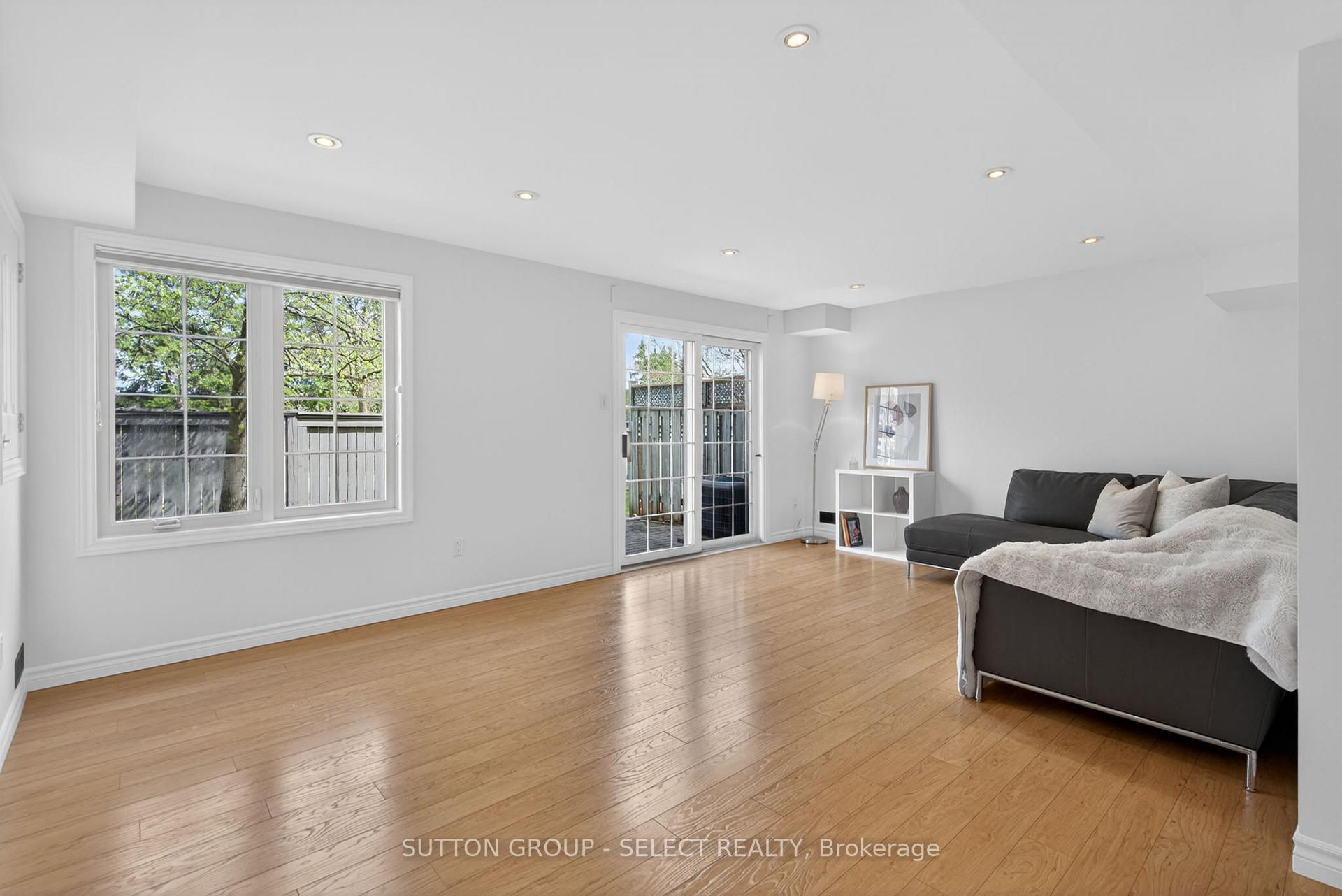 Photo 25 of Unit 5, 270 North Centre Road, London, North R — HOMEH