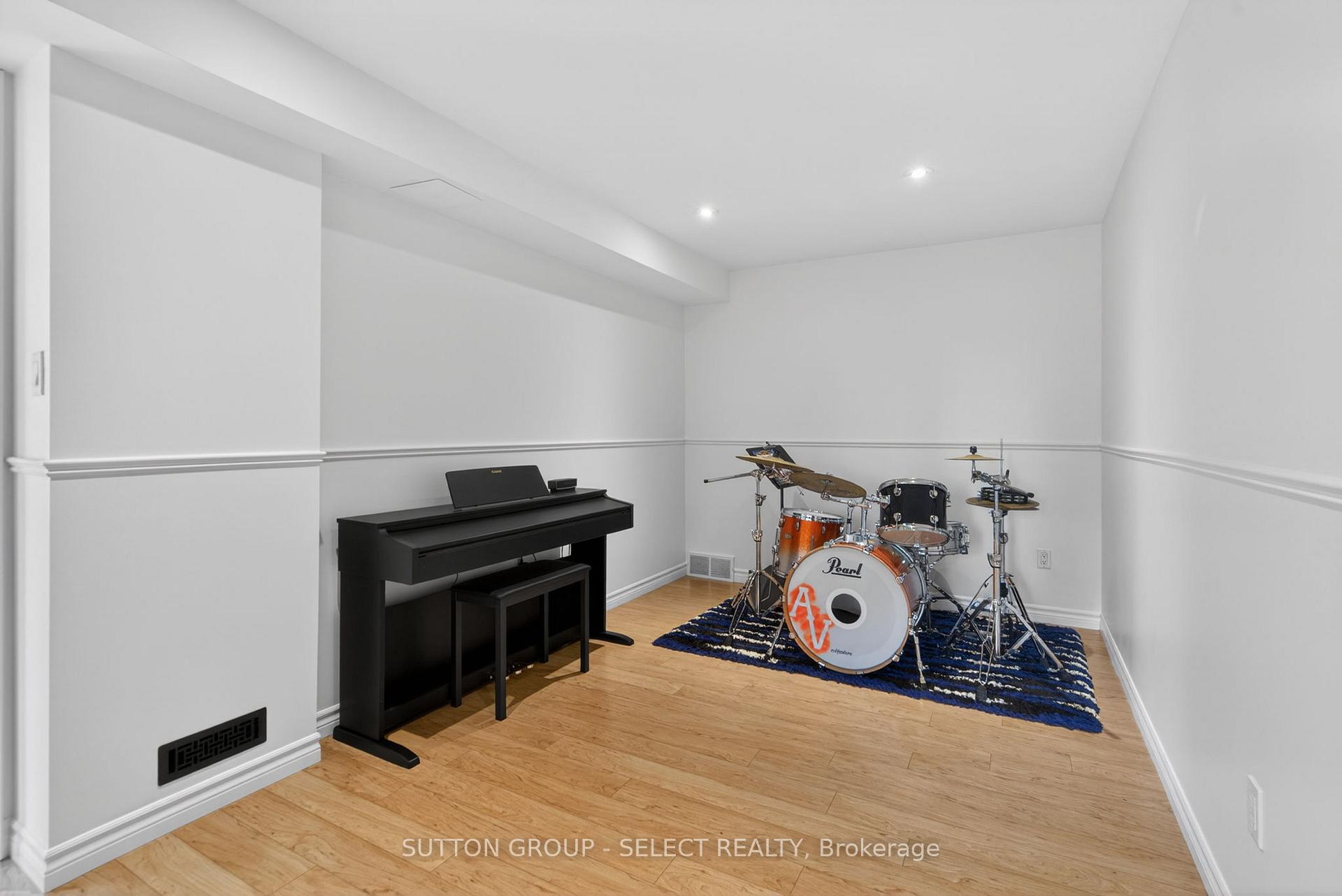 Photo 27 of Unit 5, 270 North Centre Road, London, North R — HOMEH