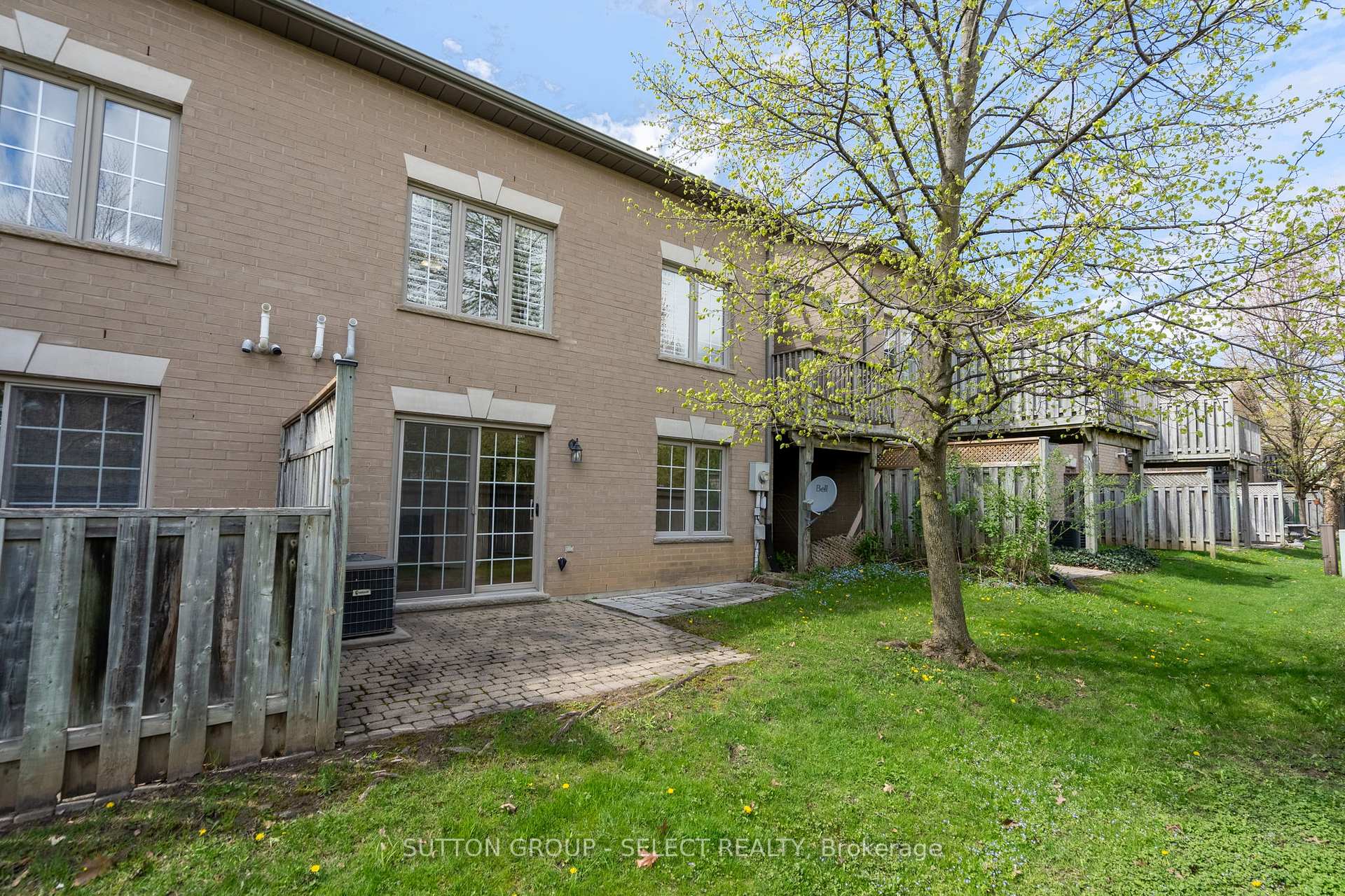 Photo 33 of Unit 5, 270 North Centre Road, London, North R — HOMEH