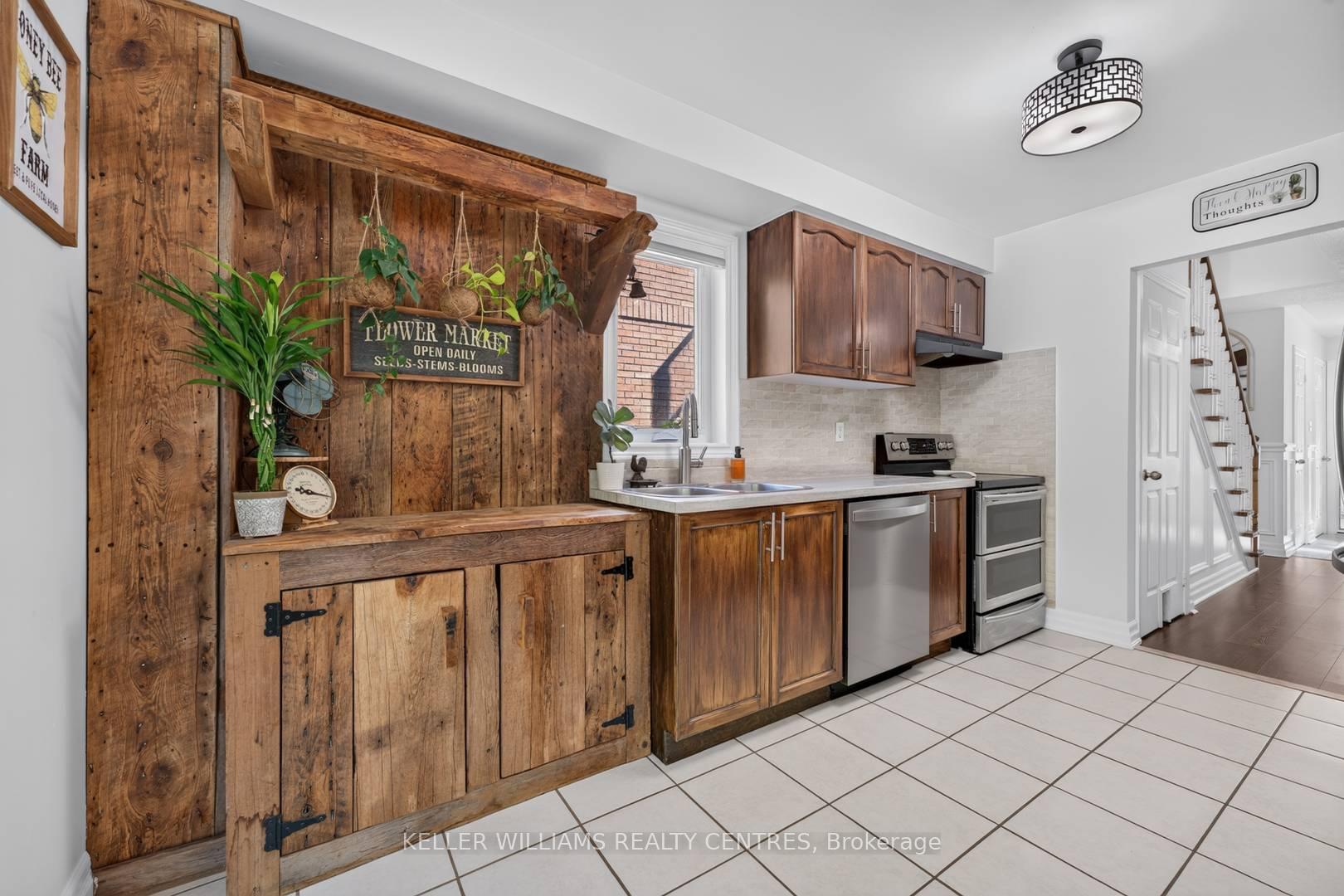 Photo 7 of 12 Lancaster Court, Georgina, Keswick South — HOMEH