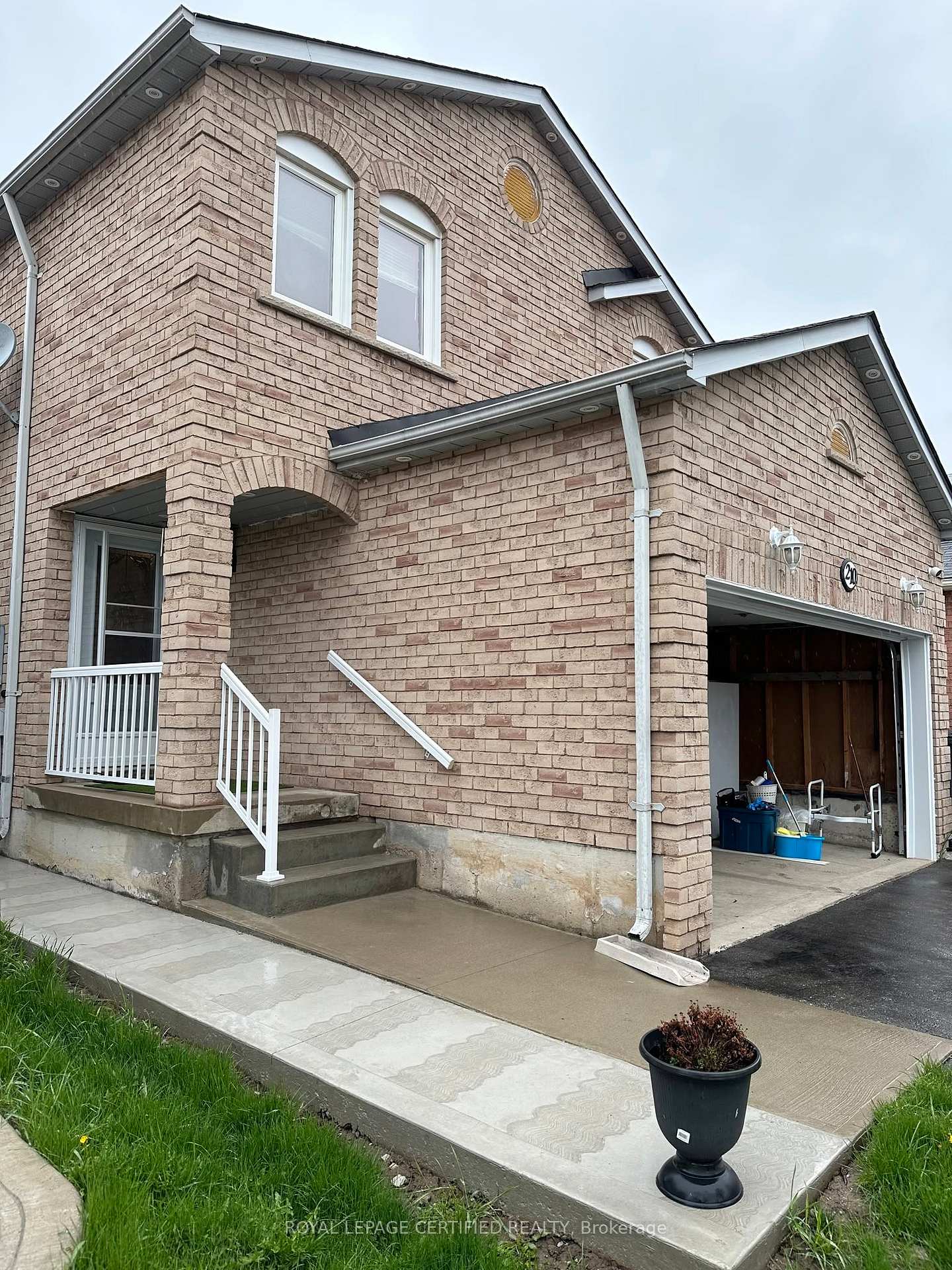 Photo 1 of Unit Main, 210 Ecclestone Drive, Brampton, Brampton West — HOMEH