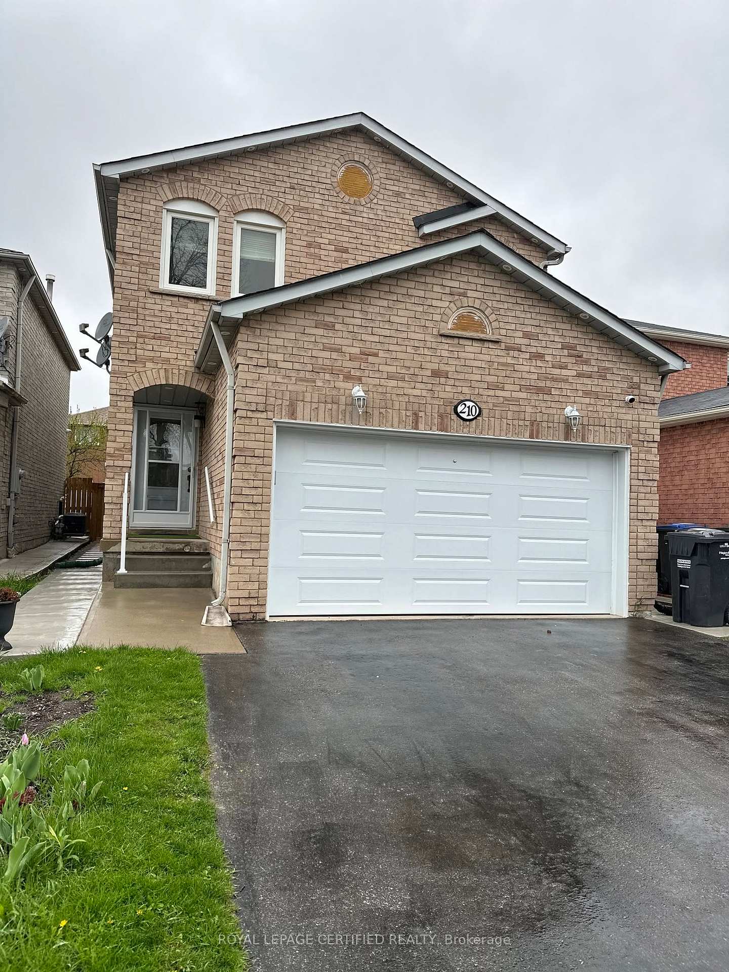 Photo 2 of Unit Main, 210 Ecclestone Drive, Brampton, Brampton West — HOMEH