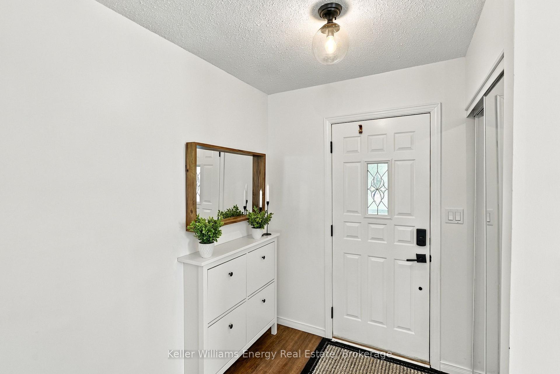 Photo 2 of 6 Overbank Drive, Oshawa, McLaughlin — HOMEH