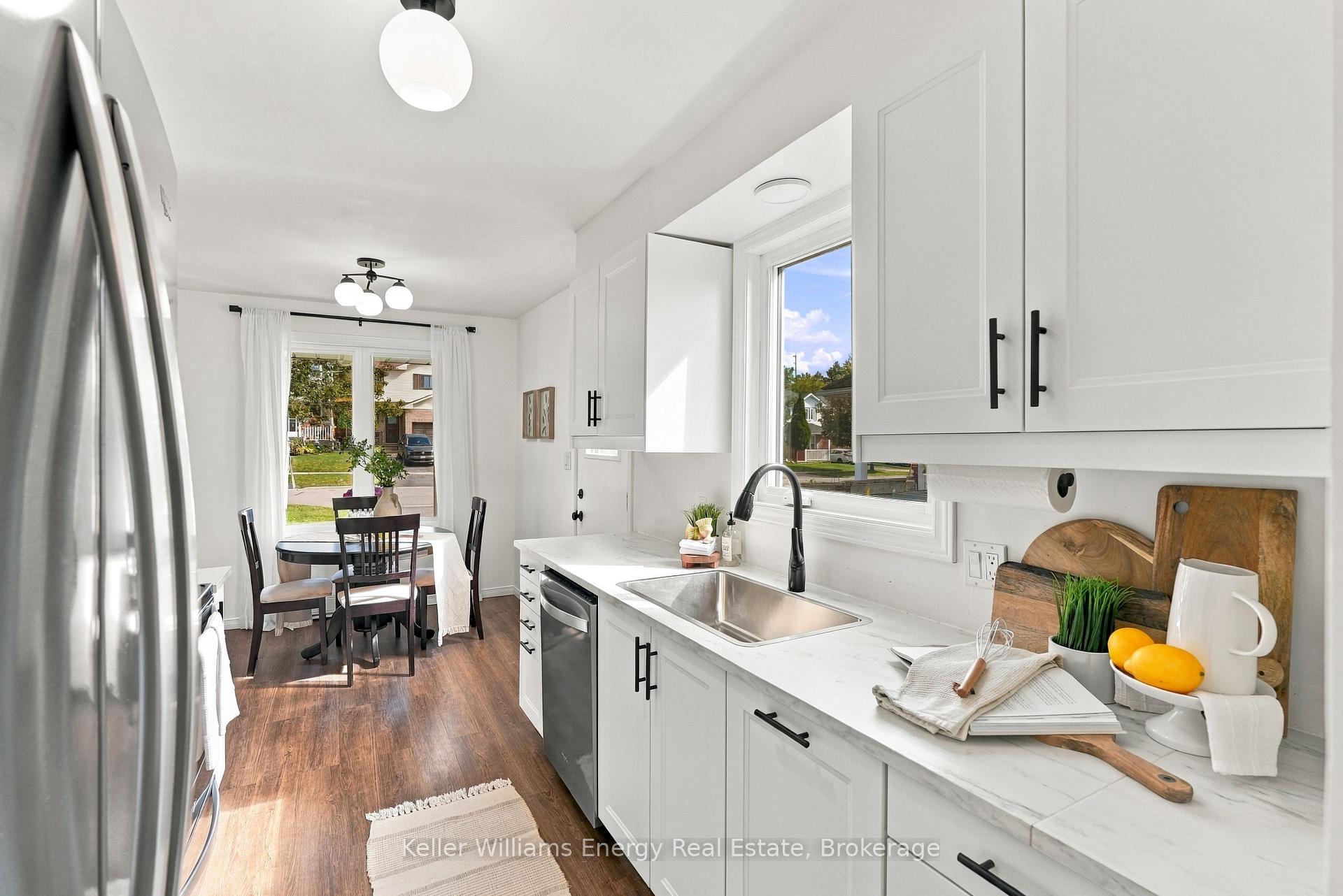 Photo 11 of 6 Overbank Drive, Oshawa, McLaughlin — HOMEH