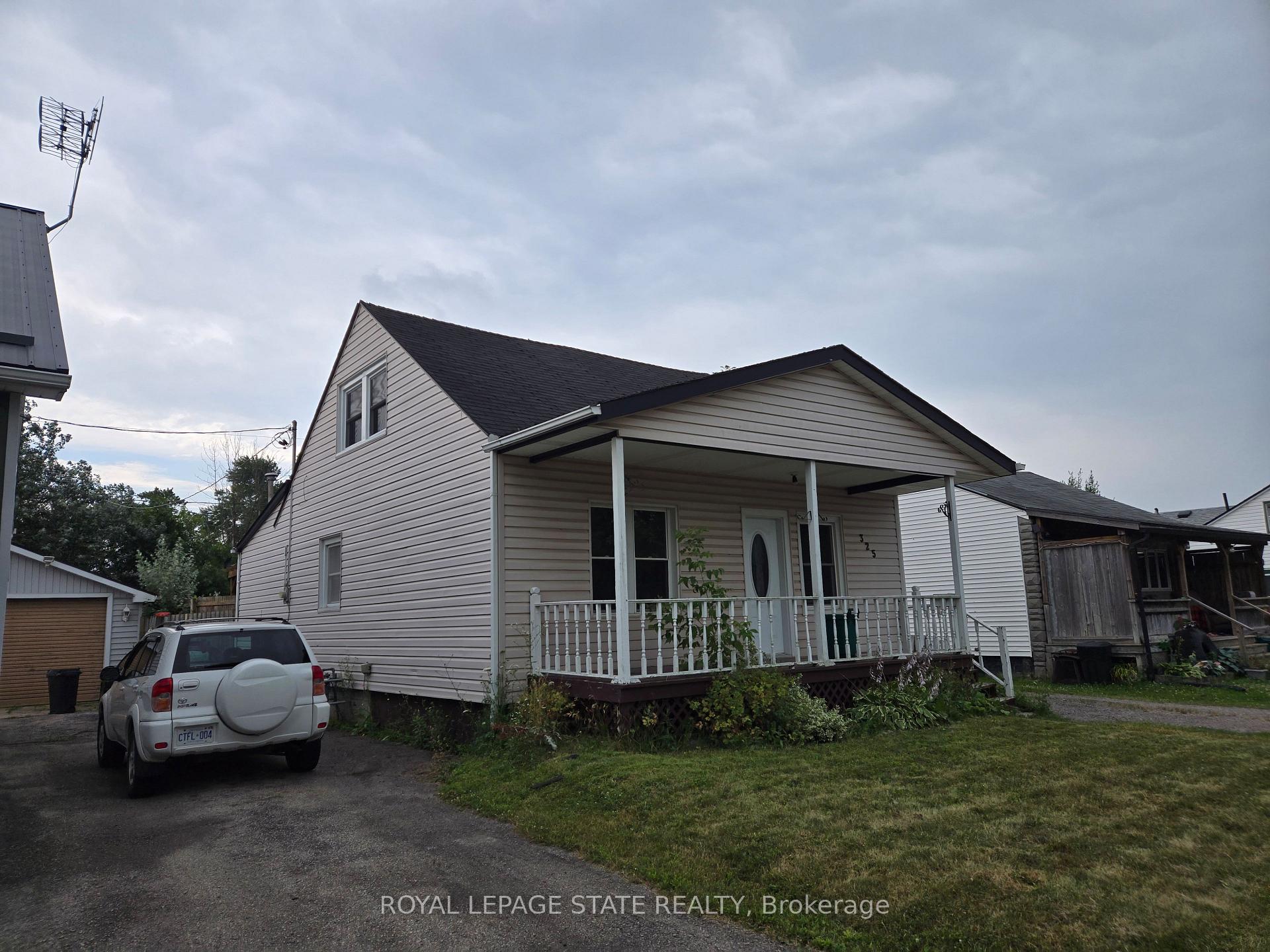Photo 2 of 325 Simpson Avenue, Welland, Lincoln/Crowland — HOMEH