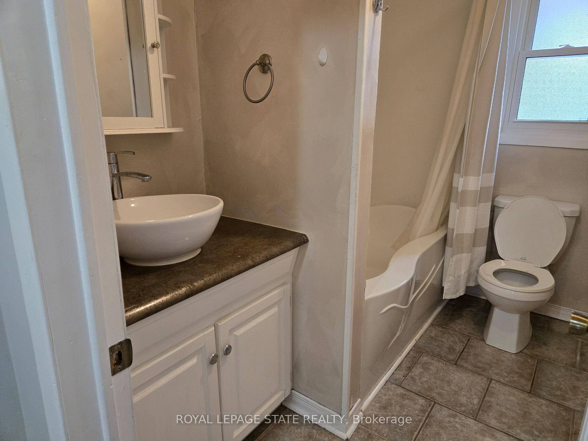 Photo 7 of 325 Simpson Avenue, Welland, Lincoln/Crowland — HOMEH