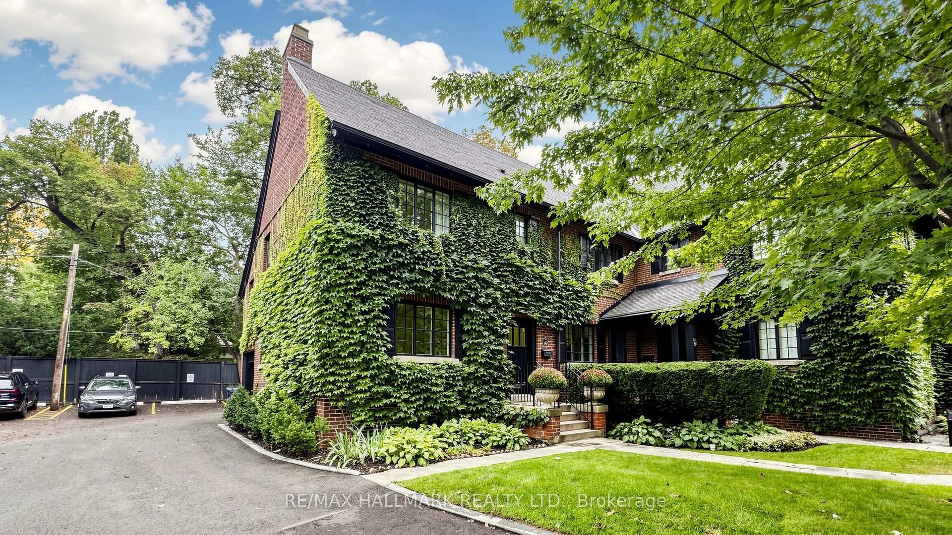 Photo 2 of 12 Ancroft Place, Toronto, Rosedale-Moore Park — HOMEH