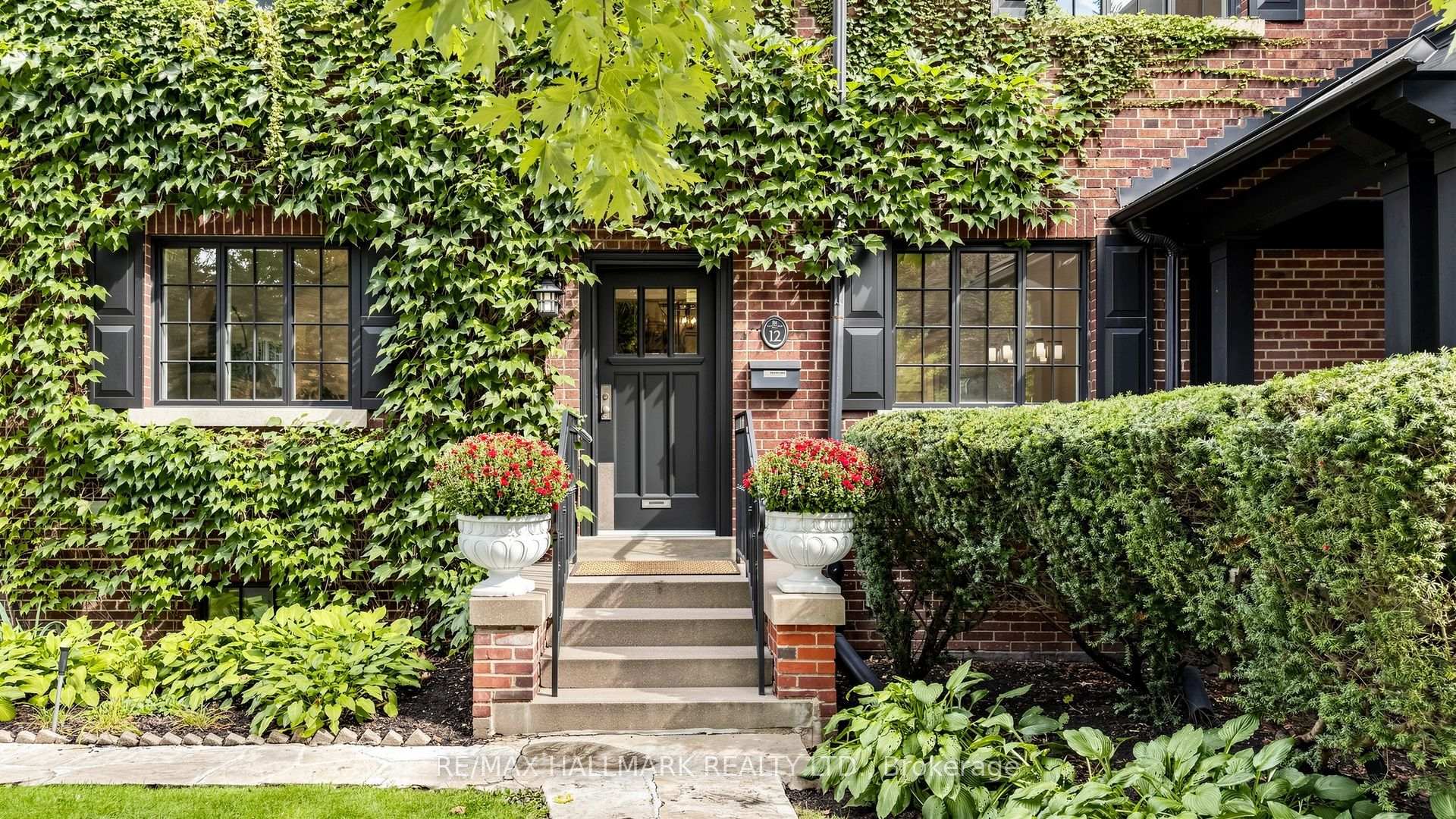 Photo 4 of 12 Ancroft Place, Toronto, Rosedale-Moore Park — HOMEH