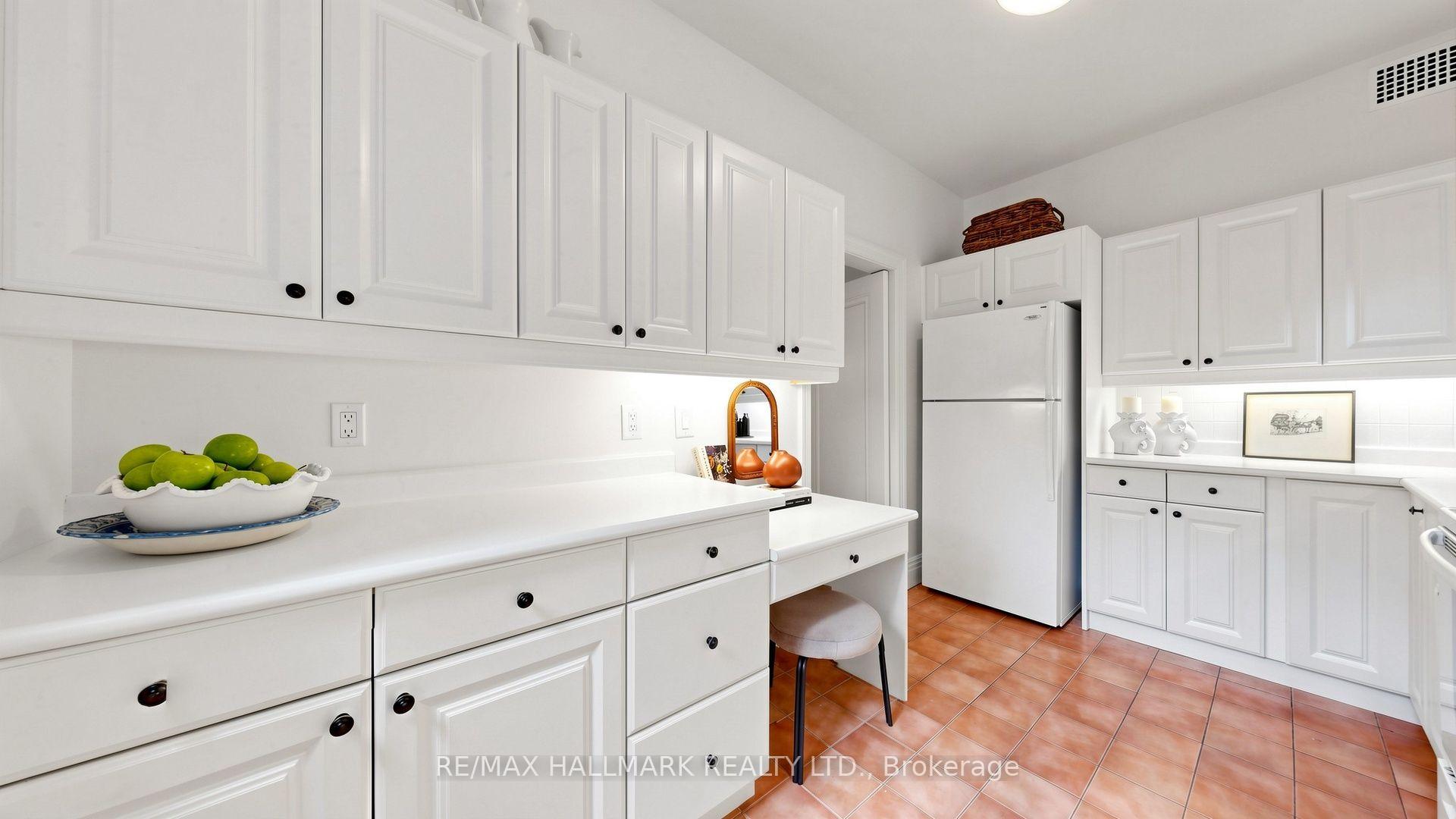Photo 14 of 12 Ancroft Place, Toronto, Rosedale-Moore Park — HOMEH