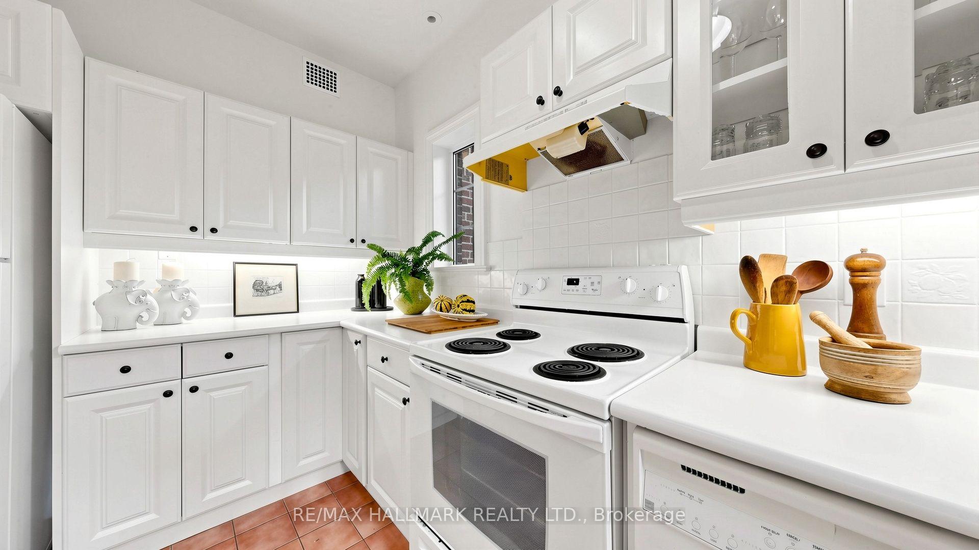 Photo 16 of 12 Ancroft Place, Toronto, Rosedale-Moore Park — HOMEH